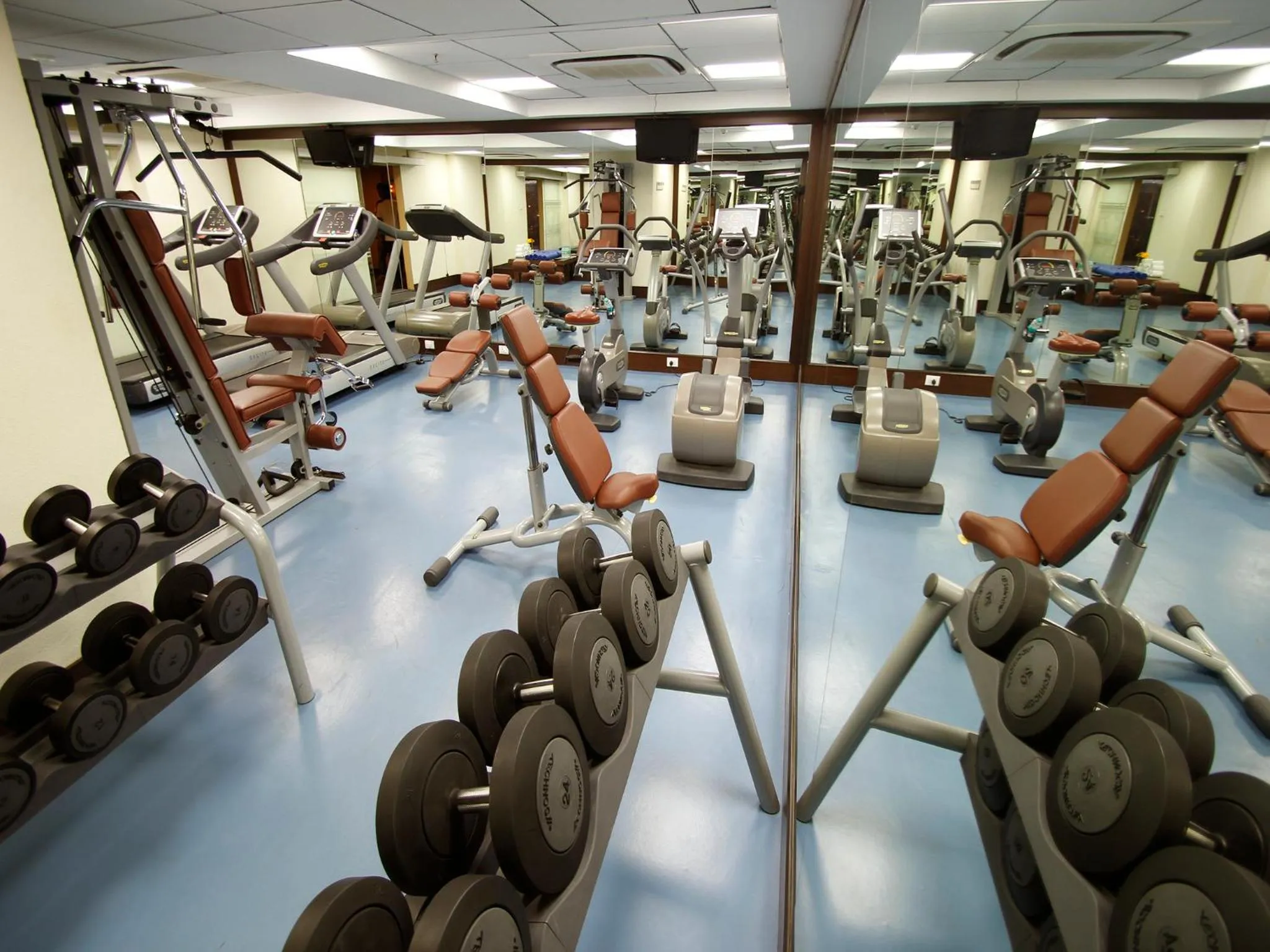 Fitness centre/facilities in Sterlings Mac Hotel