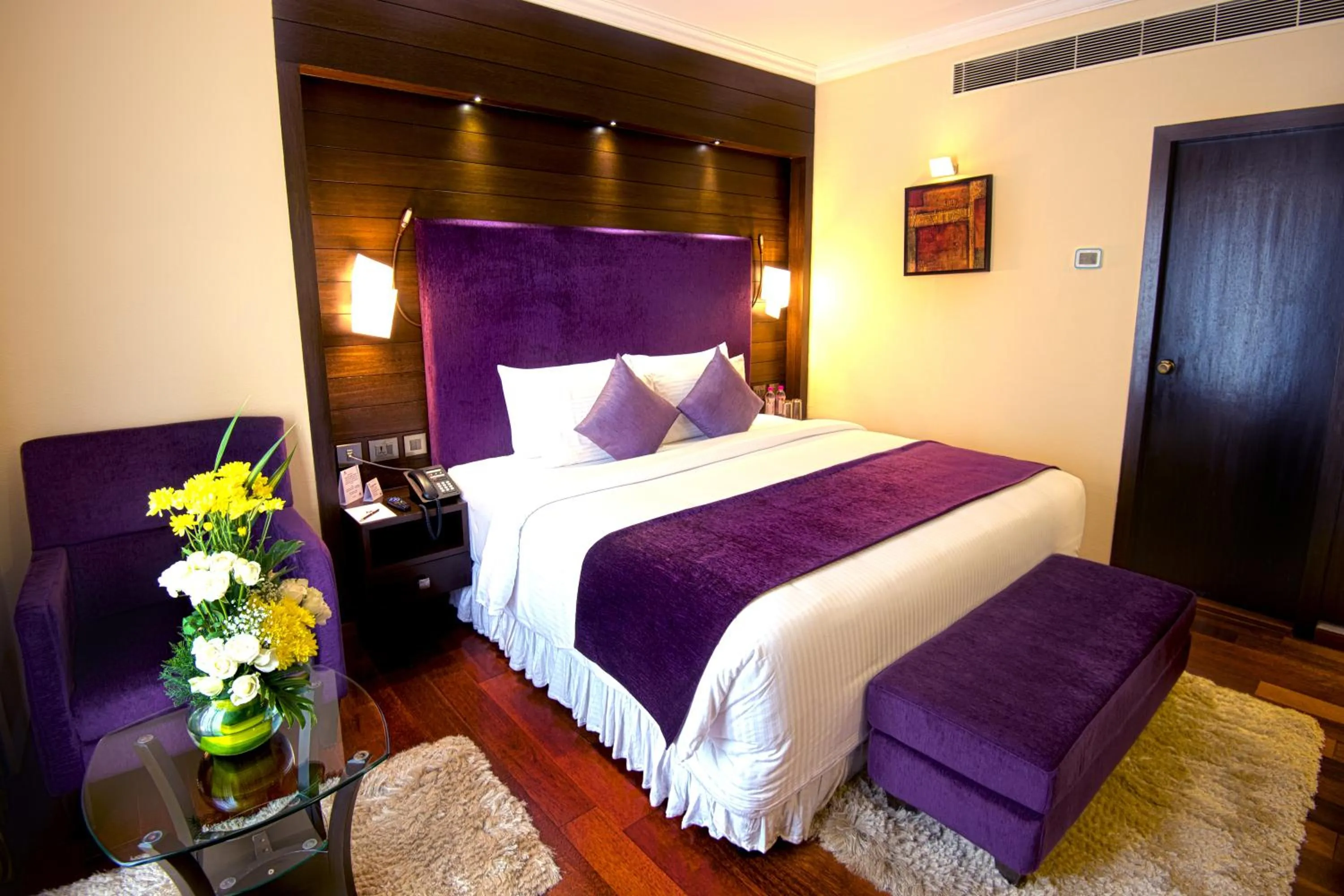 Bed in Sterlings Mac Hotel