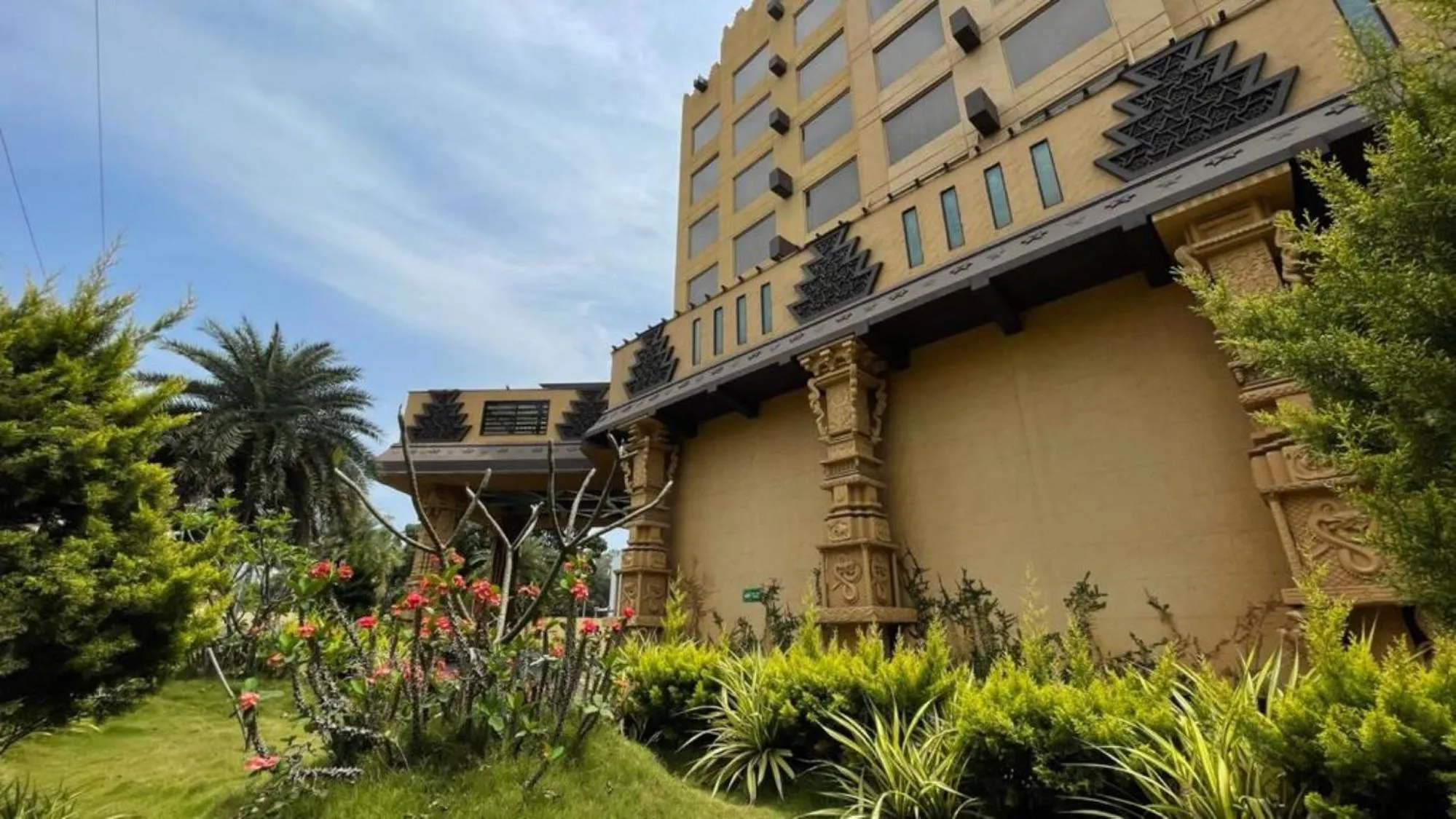 Property building in Sterlings Mac Hotel