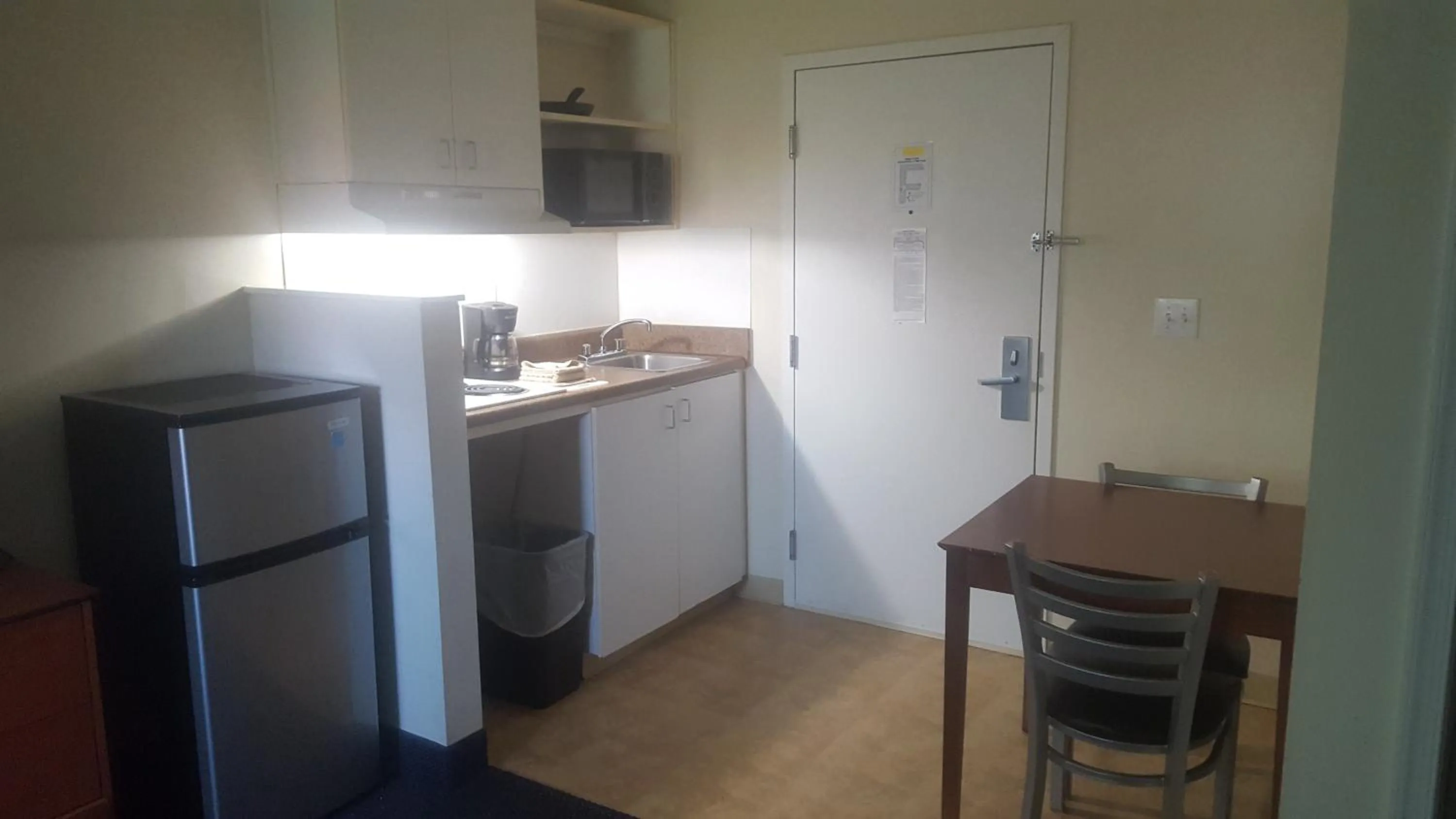 Kitchen or kitchenette in Studio 6-Richmond, VA - I-64 West