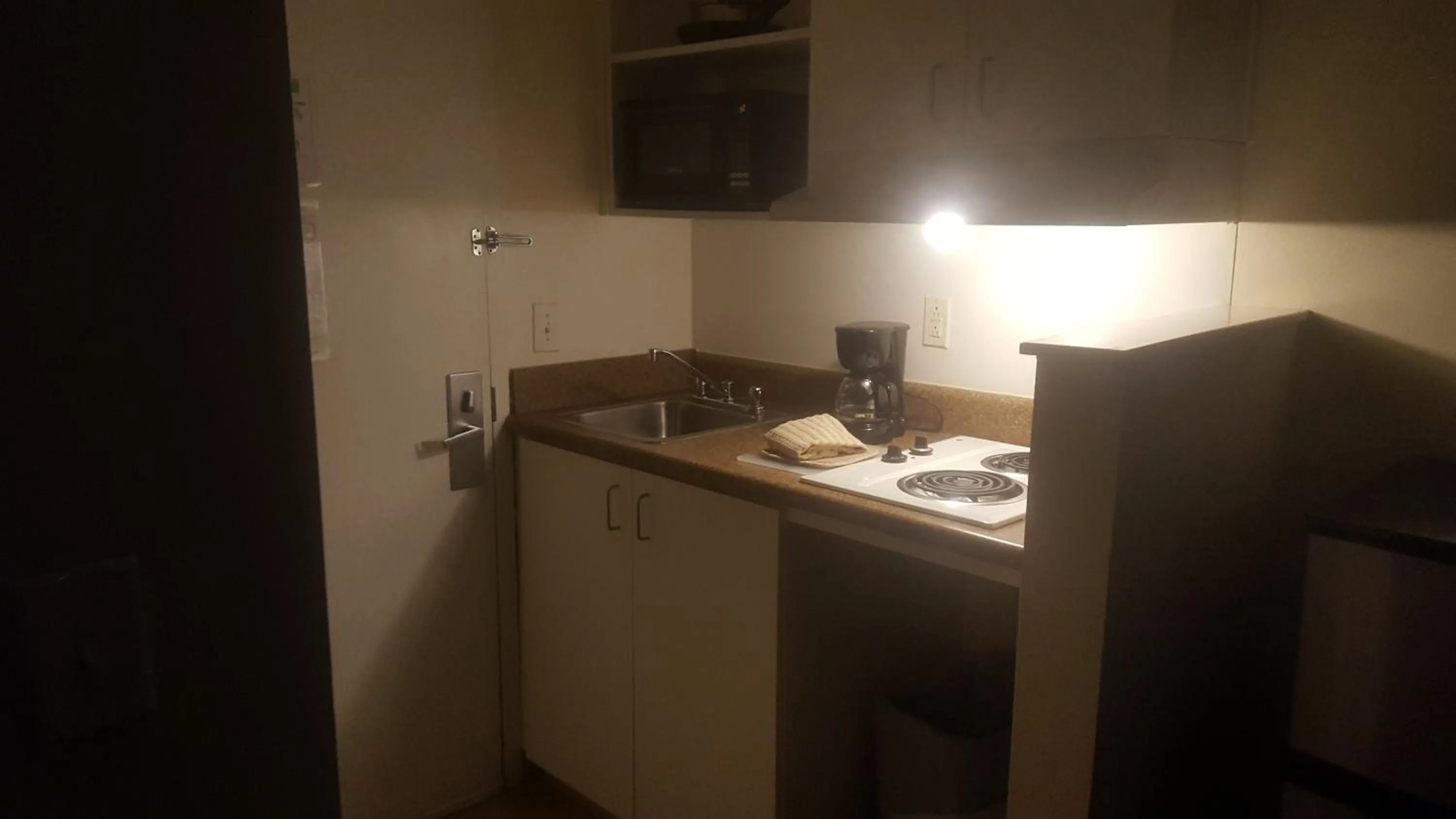Kitchen or kitchenette in Studio 6-Richmond, VA - I-64 West