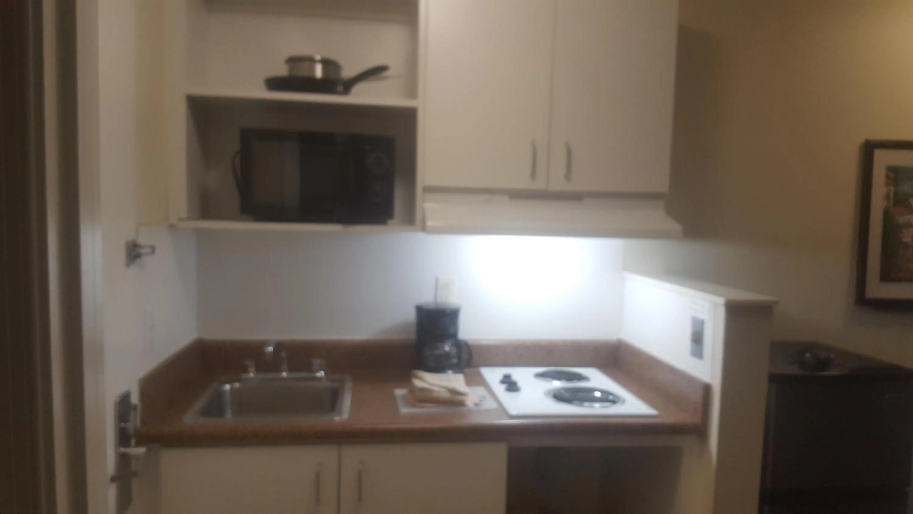 Kitchen or kitchenette in Studio 6-Richmond, VA - I-64 West