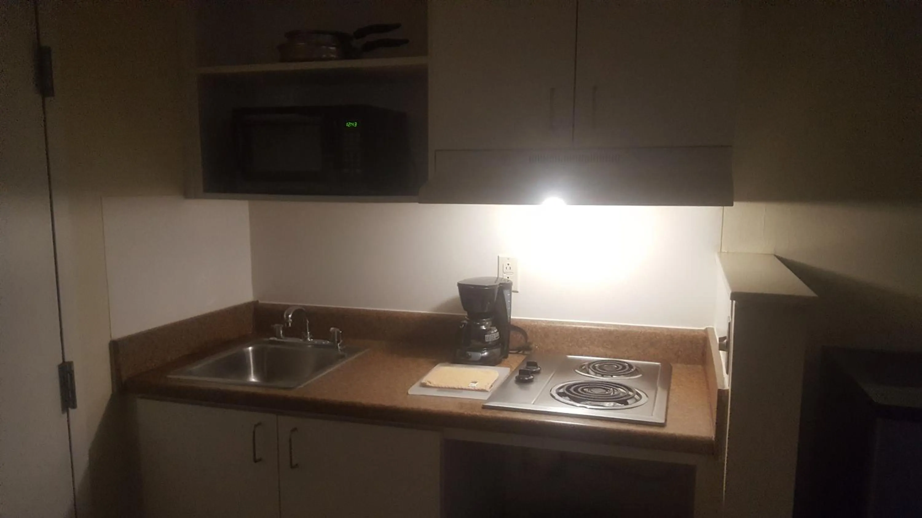 Kitchen or kitchenette in Studio 6-Richmond, VA - I-64 West