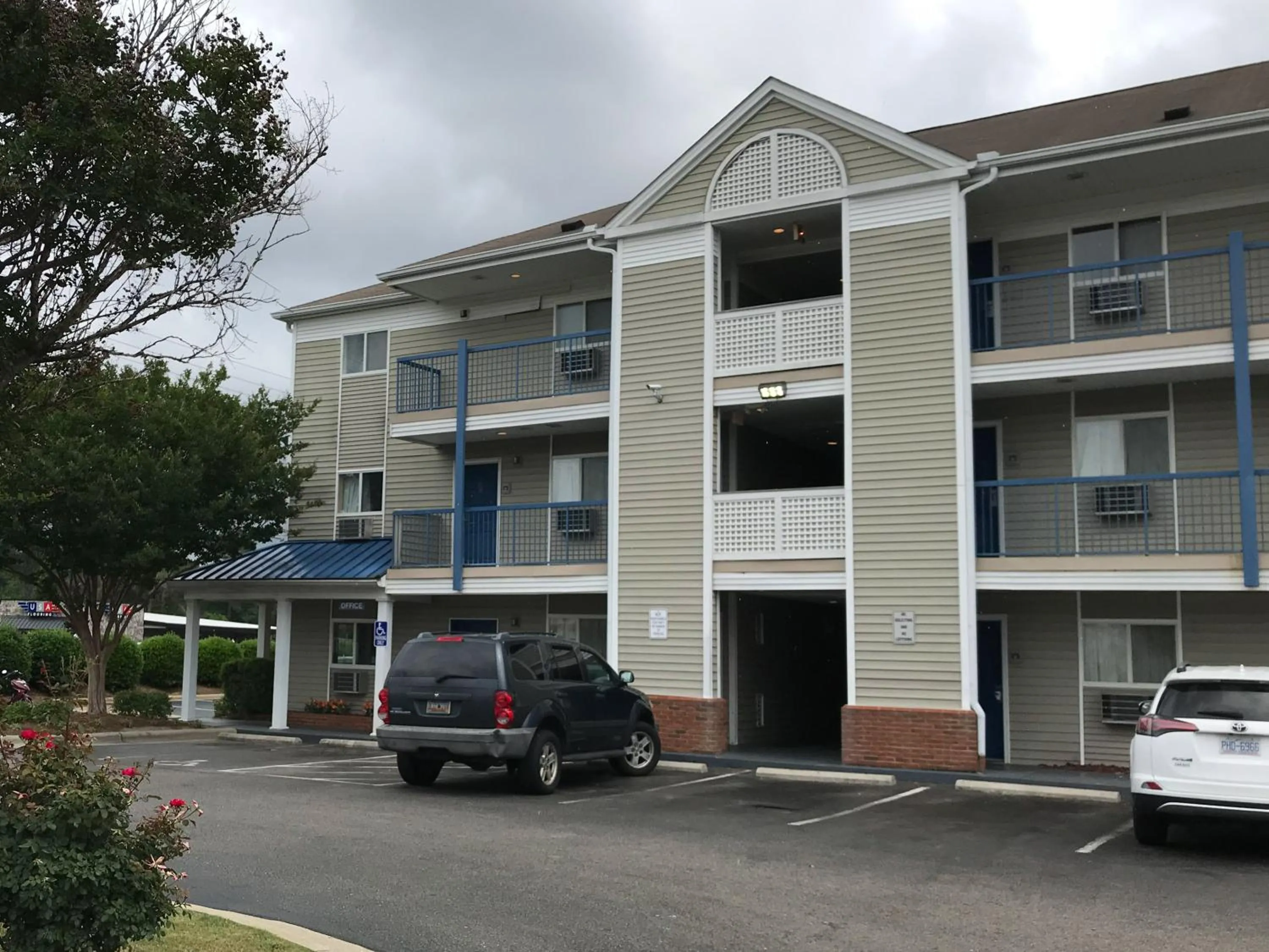 Facade/entrance in Studio 6-Fayetteville, NC - Fort Liberty Area