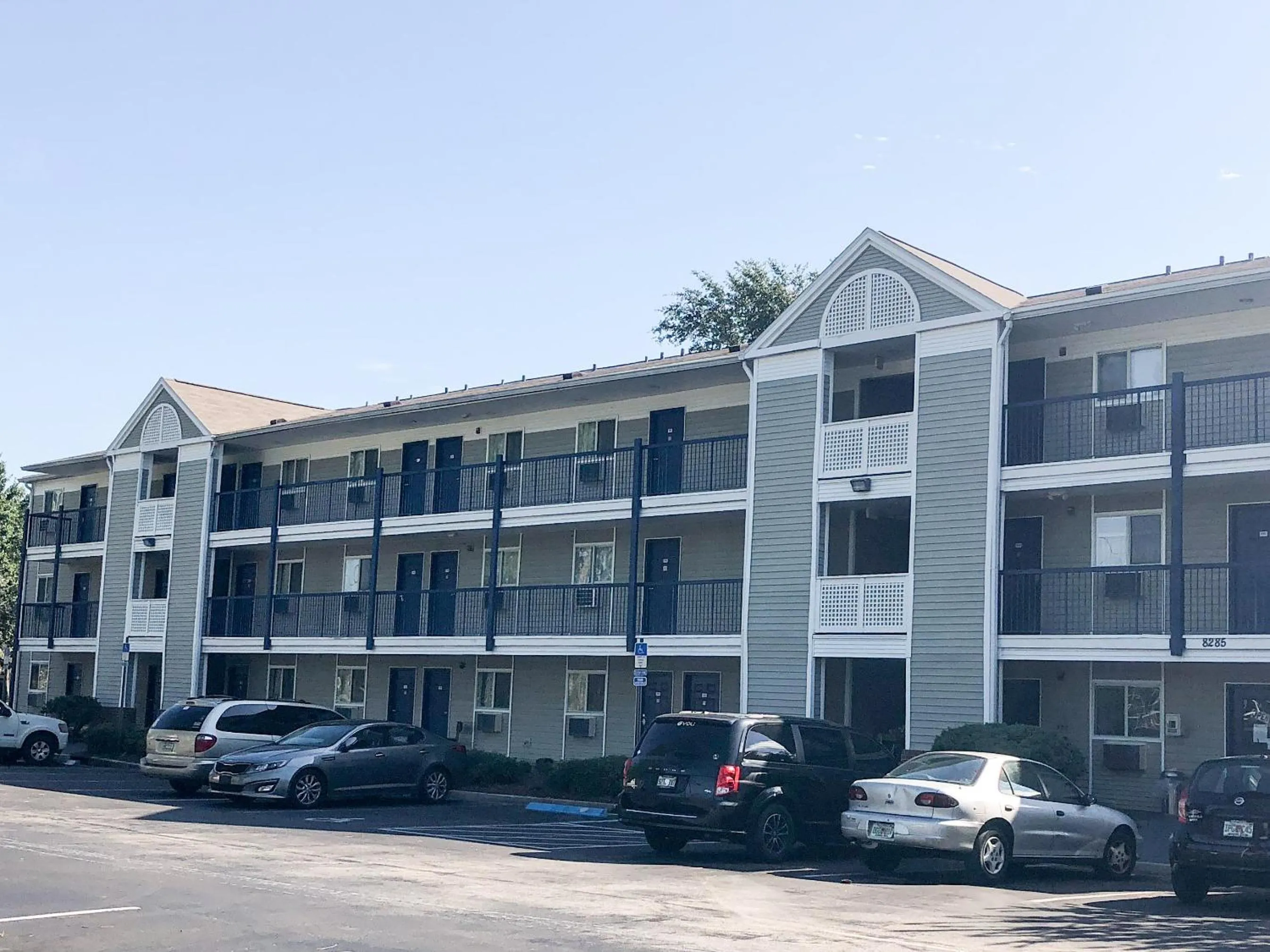 Facade/entrance in Studio 6-Jacksonville, FL - South