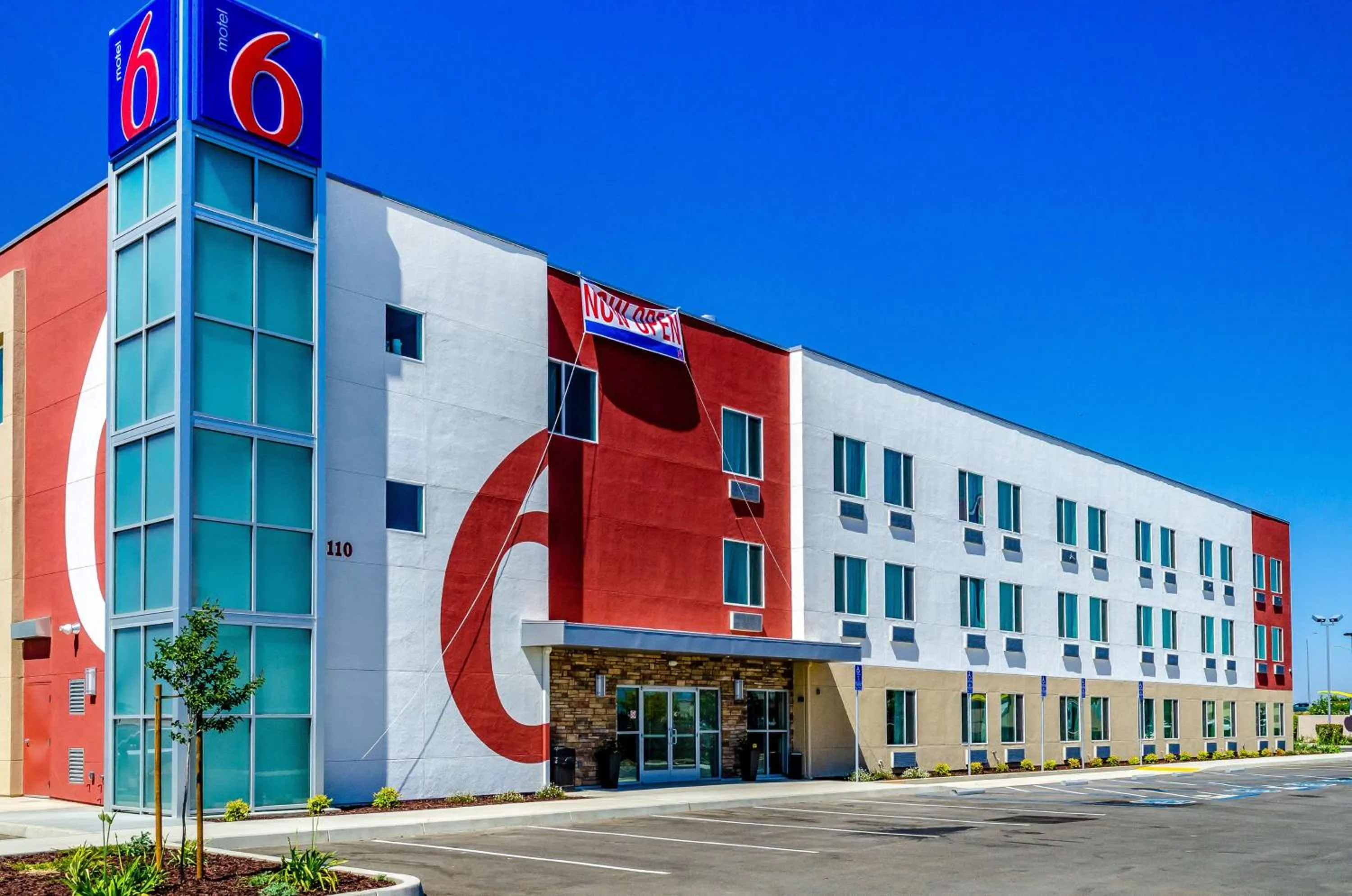 Property building in Motel 6-Livingston, CA - Merced County