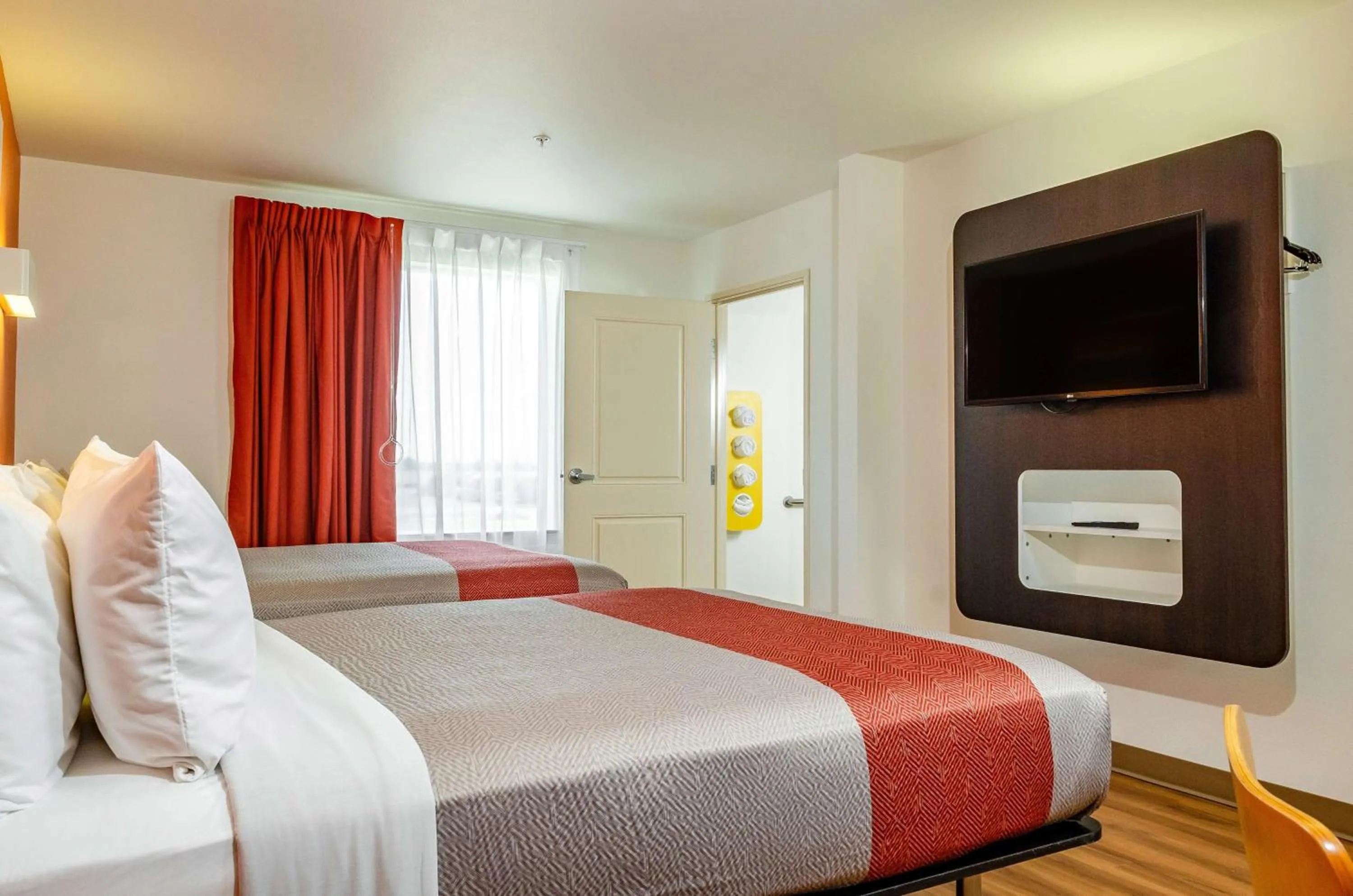 Photo of the whole room, Bed in Motel 6-Livingston, CA - Merced County