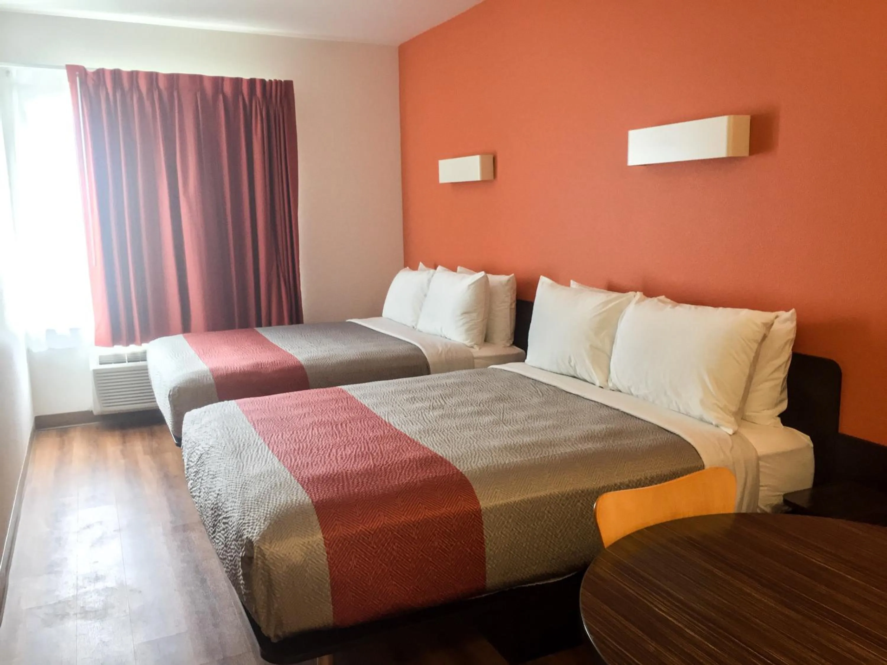 Bedroom, Bed in Motel 6-Livingston, CA - Merced County