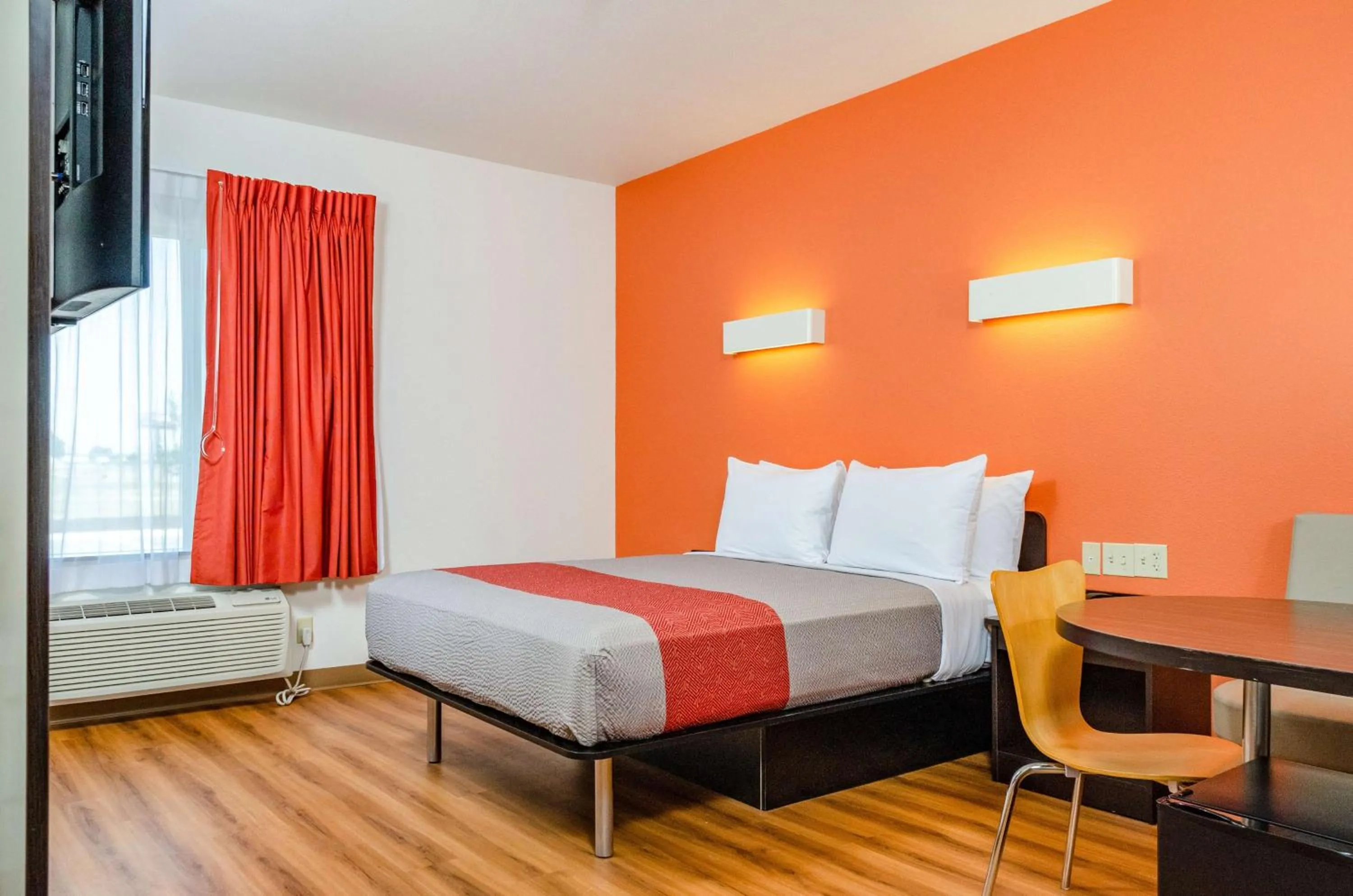 Photo of the whole room, Bed in Motel 6-Livingston, CA - Merced County