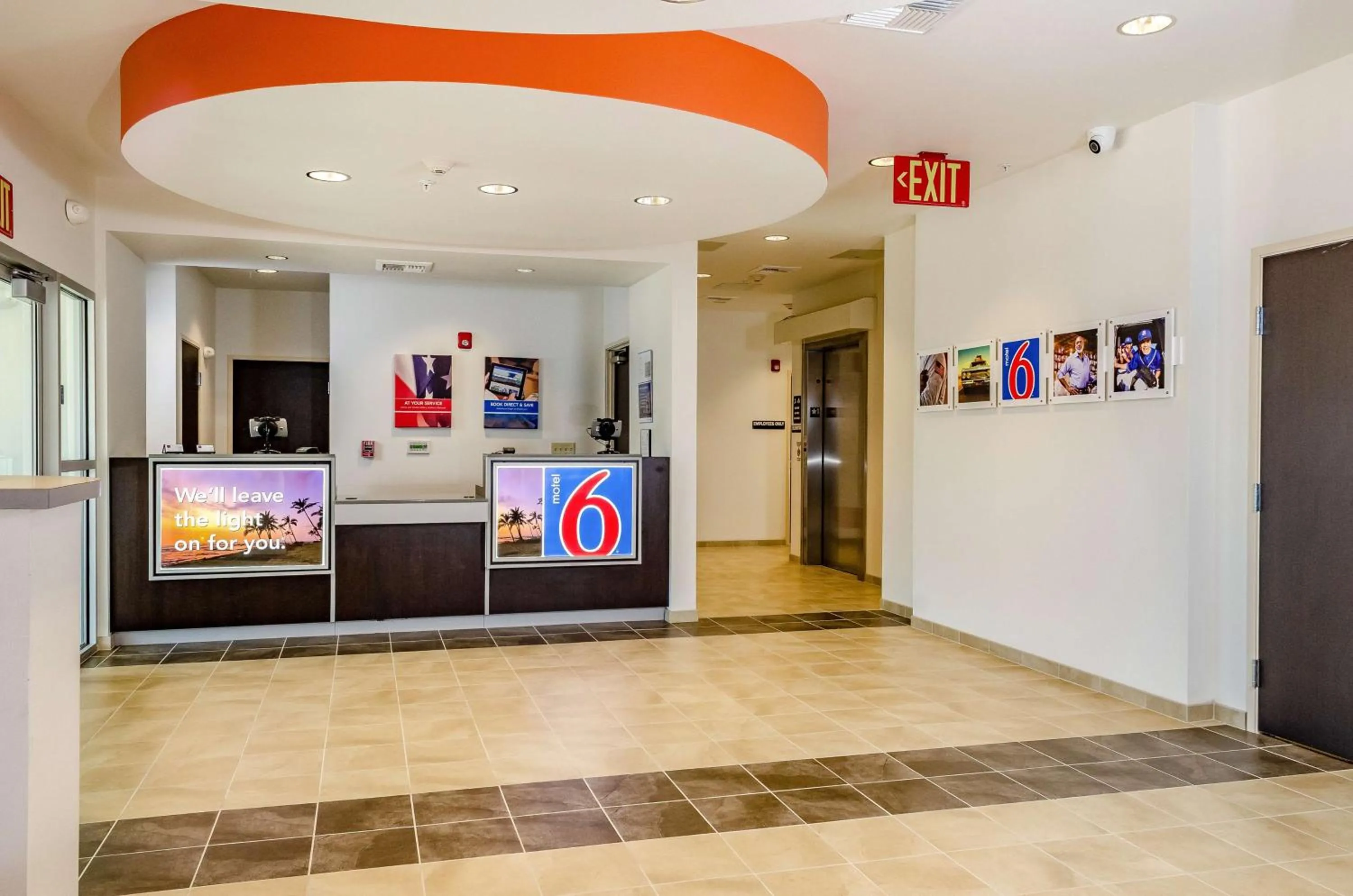 Lobby or reception in Motel 6-Livingston, CA - Merced County