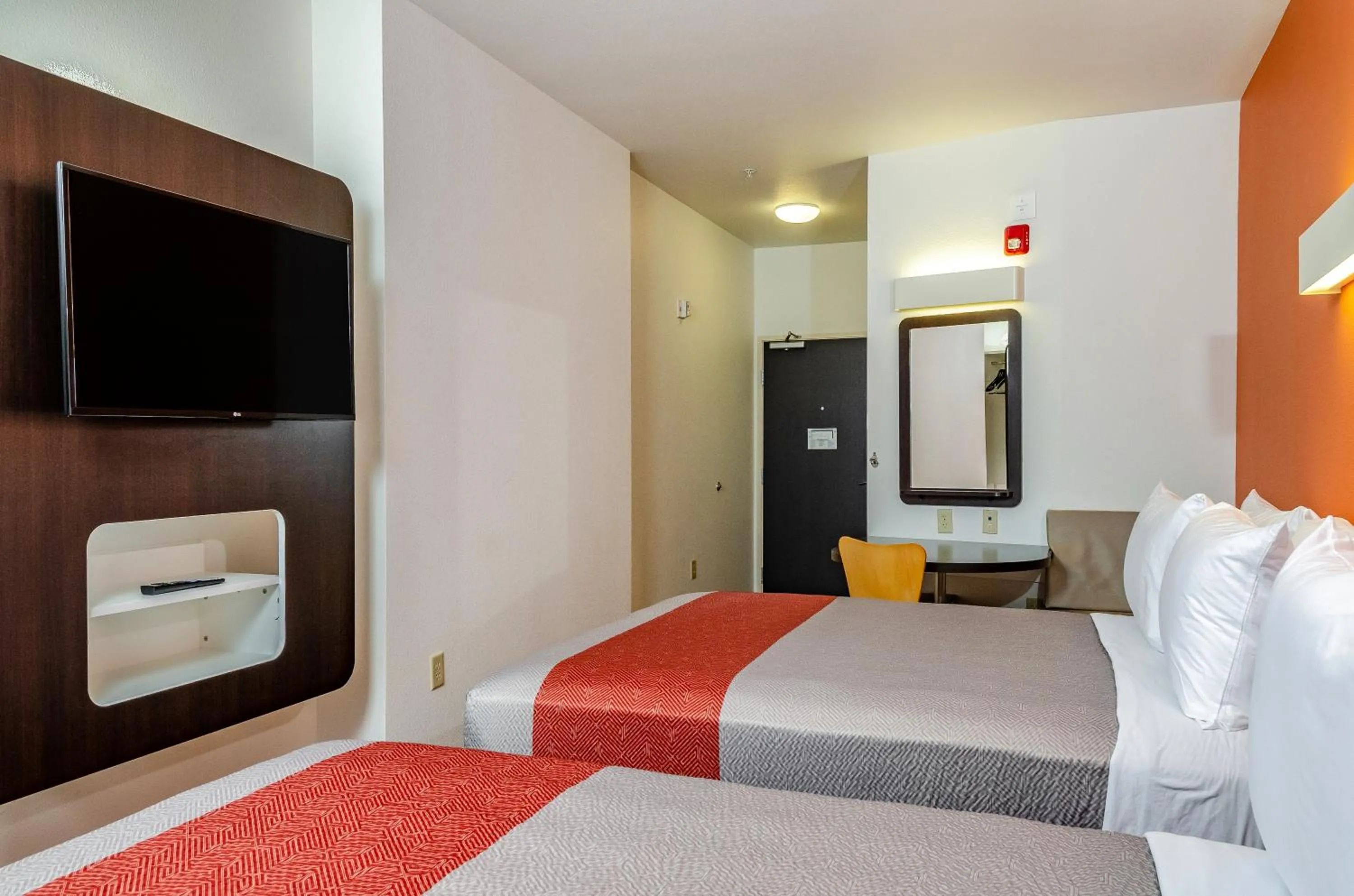 Bed in Motel 6-Livingston, CA - Merced County