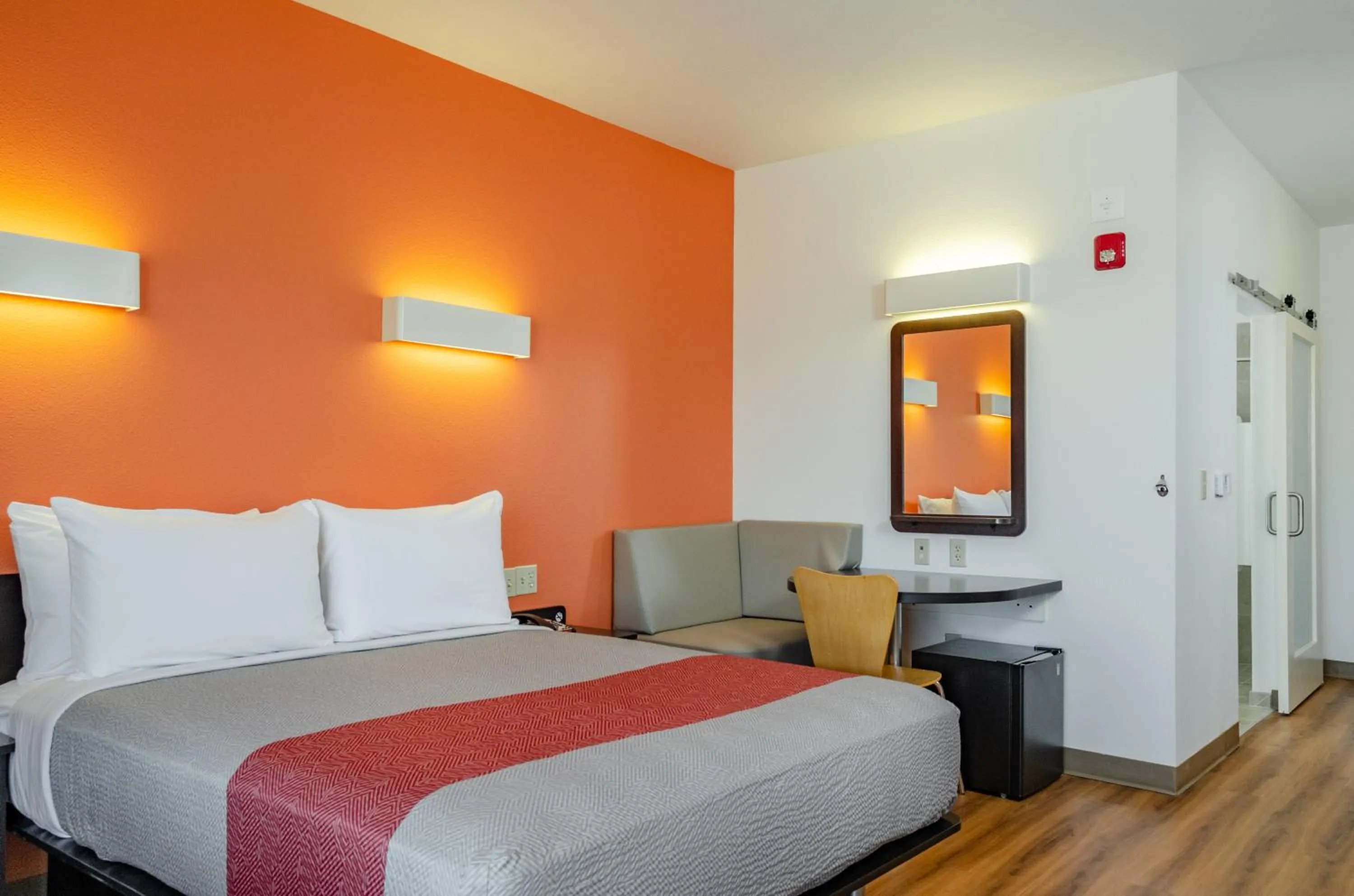 Photo of the whole room, Bed in Motel 6-Livingston, CA - Merced County