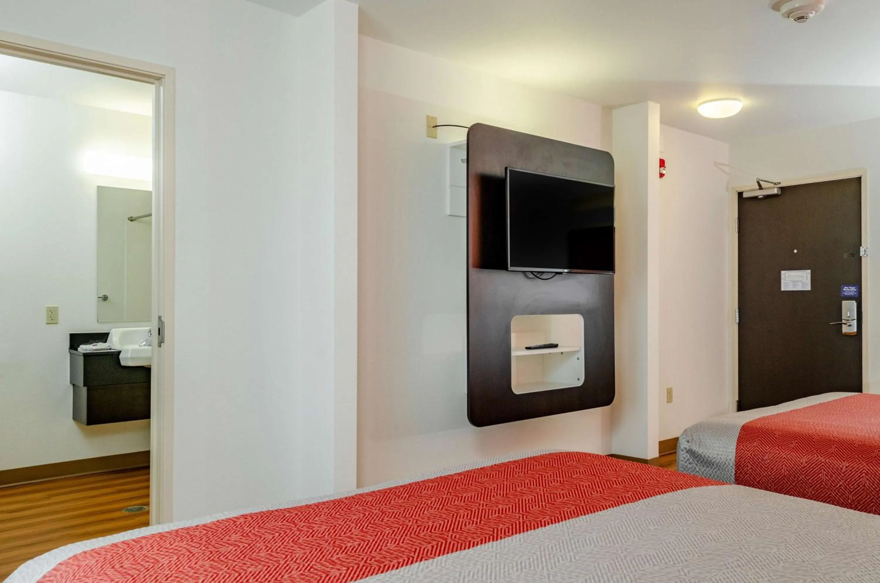 Photo of the whole room, Bed in Motel 6-Livingston, CA - Merced County