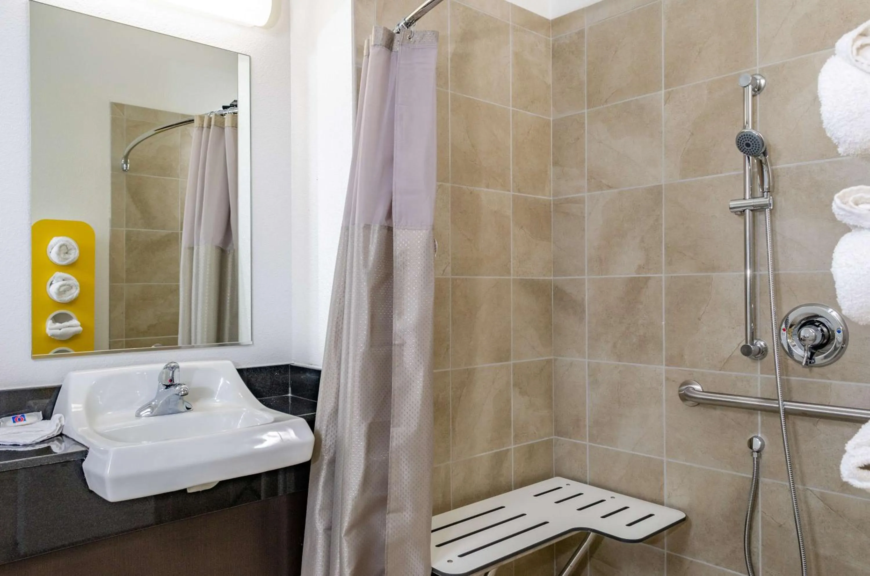 Bathroom in Motel 6-Livingston, CA - Merced County