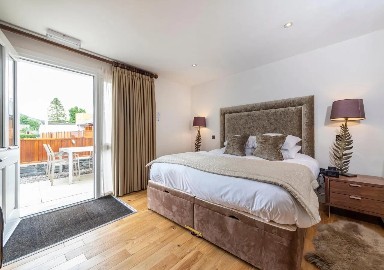 Shower, Bed in The Lovat, Loch Ness