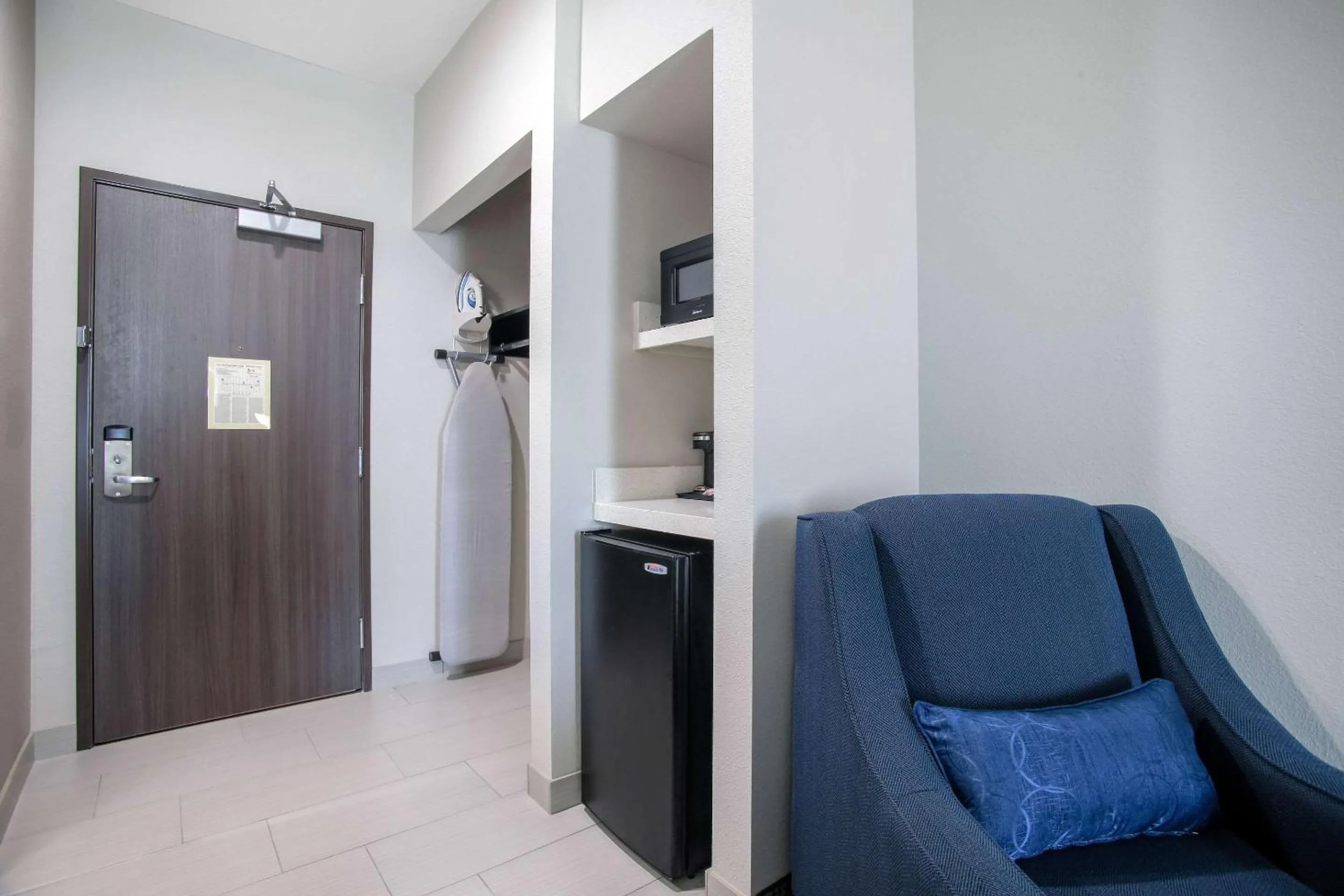 Photo of the whole room in Holiday Inn Express & Suites Tulsa East - Catoosa by IHG