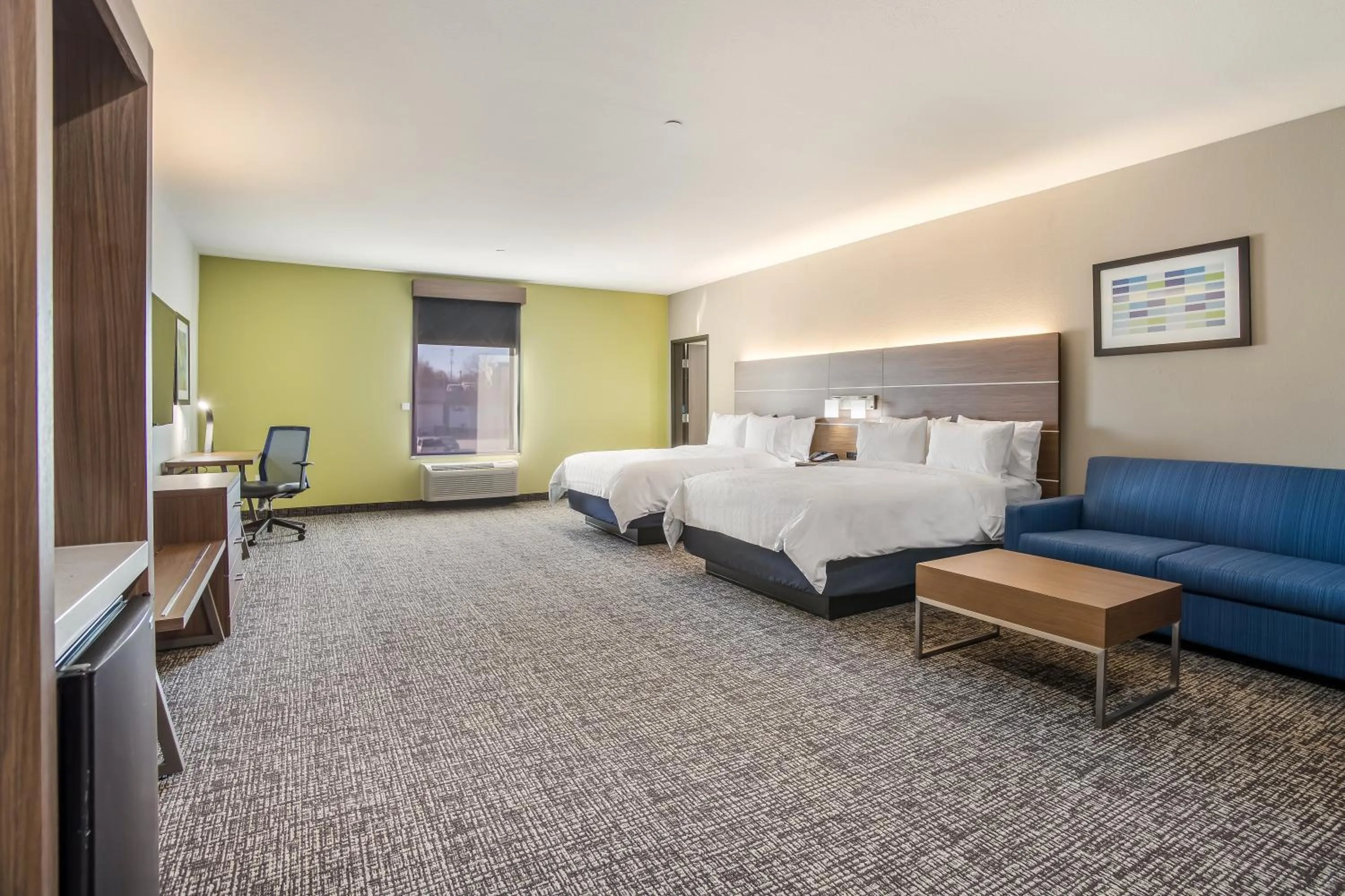 Photo of the whole room, Bed in Holiday Inn Express & Suites Tulsa East - Catoosa by IHG