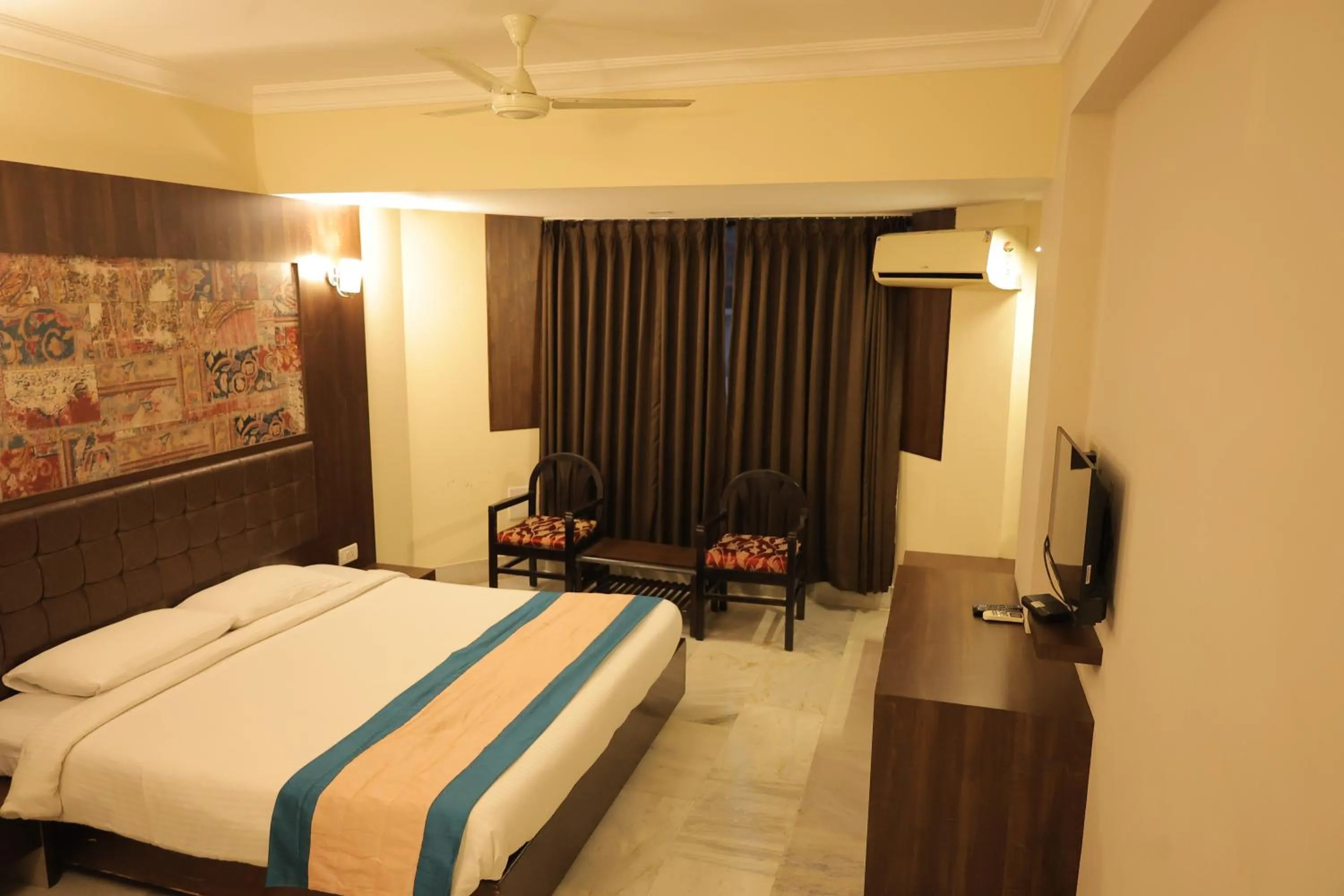 Photo of the whole room, Bed in Hotel Mangalore International
