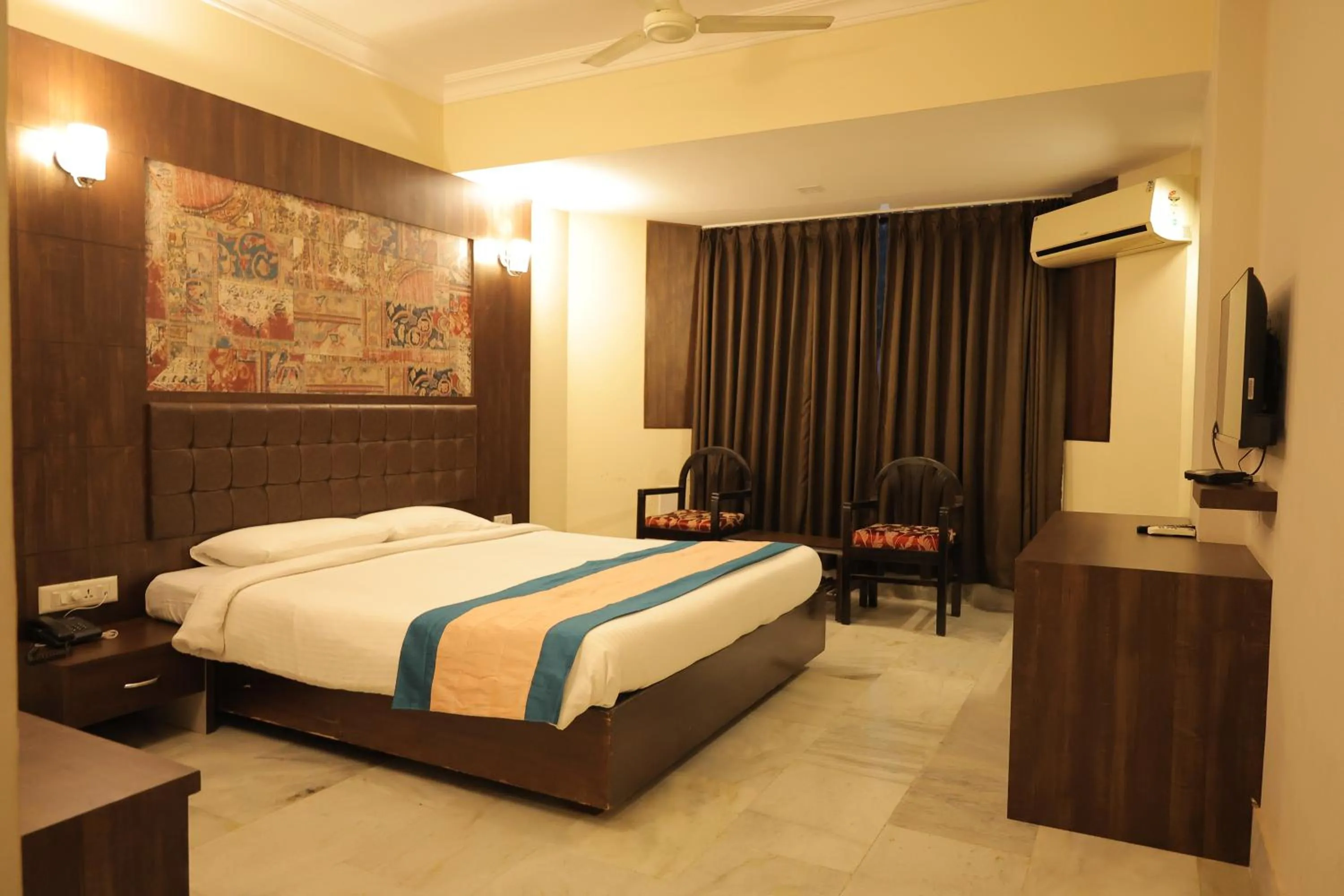 Photo of the whole room, Bed in Hotel Mangalore International
