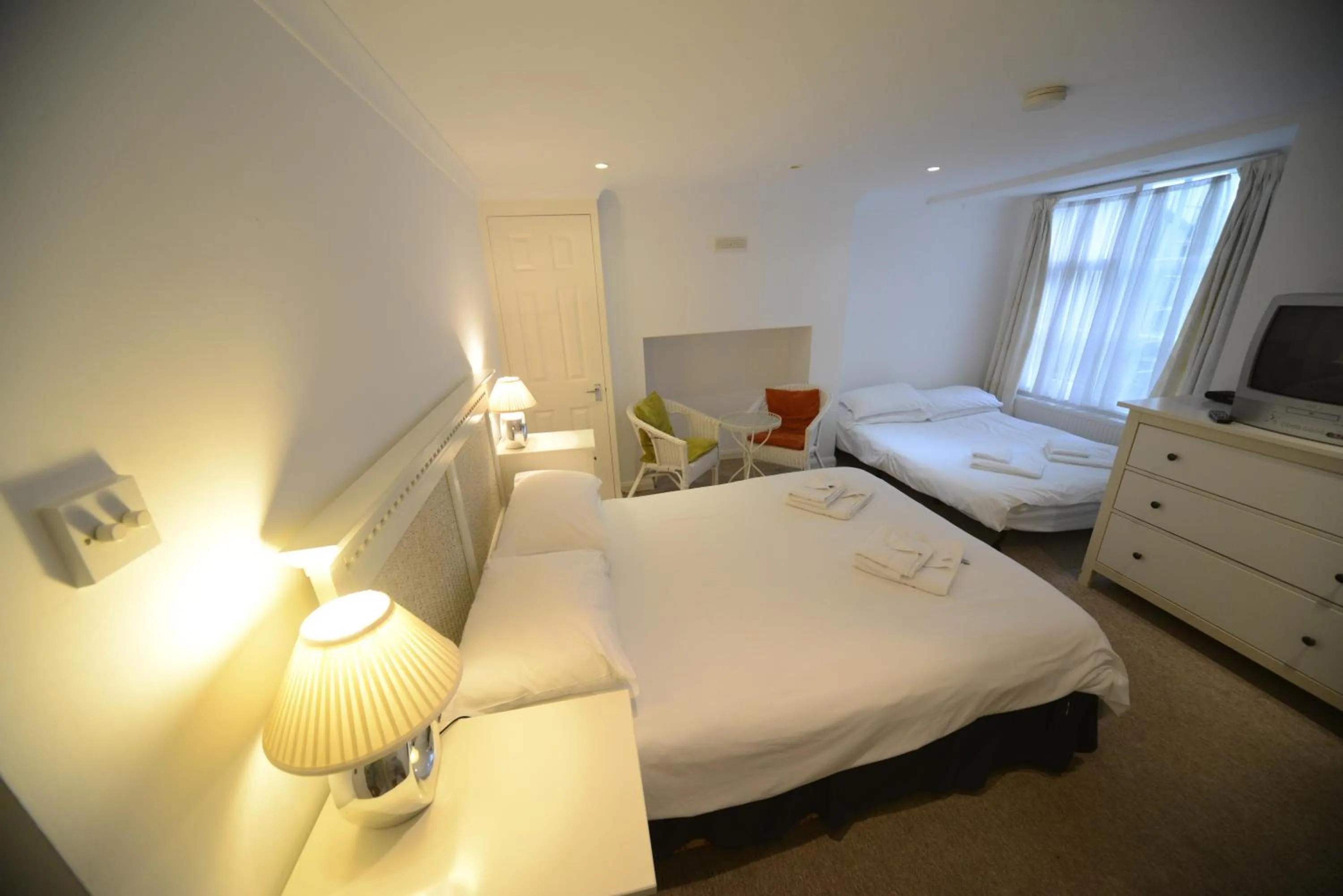 Bedroom, Bed in Marine View