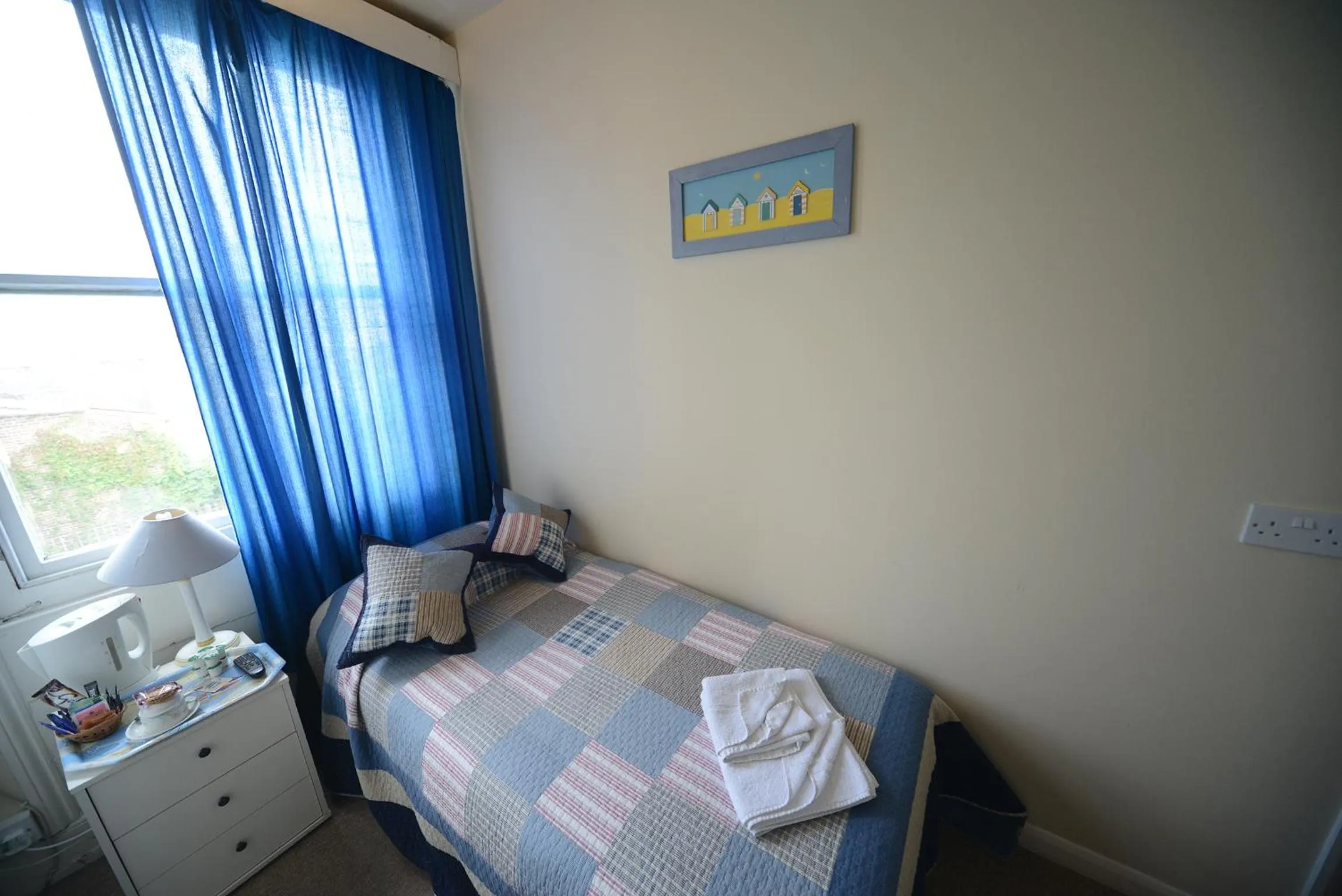 Bedroom, Bed in Marine View