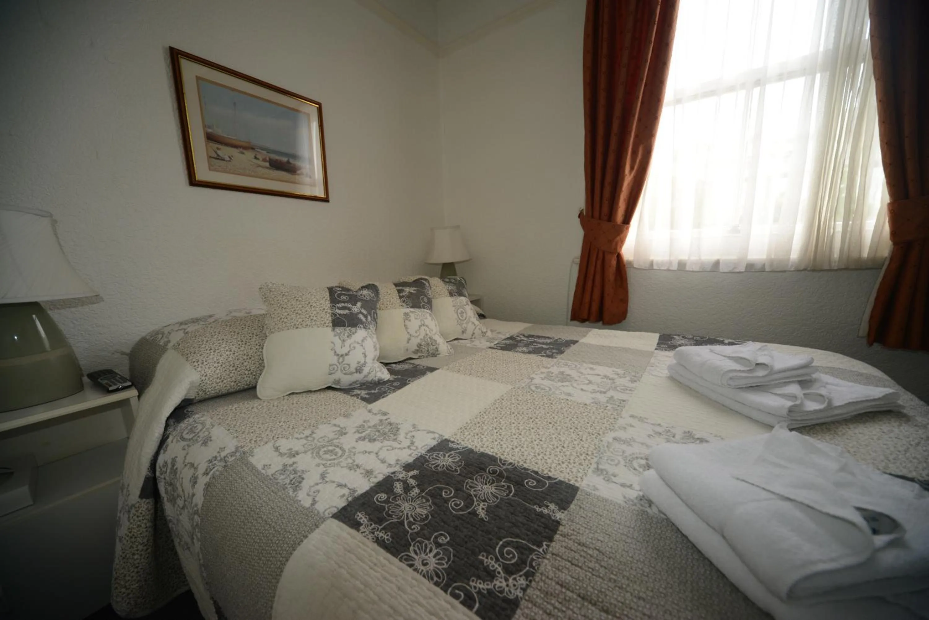 Bedroom, Bed in Marine View