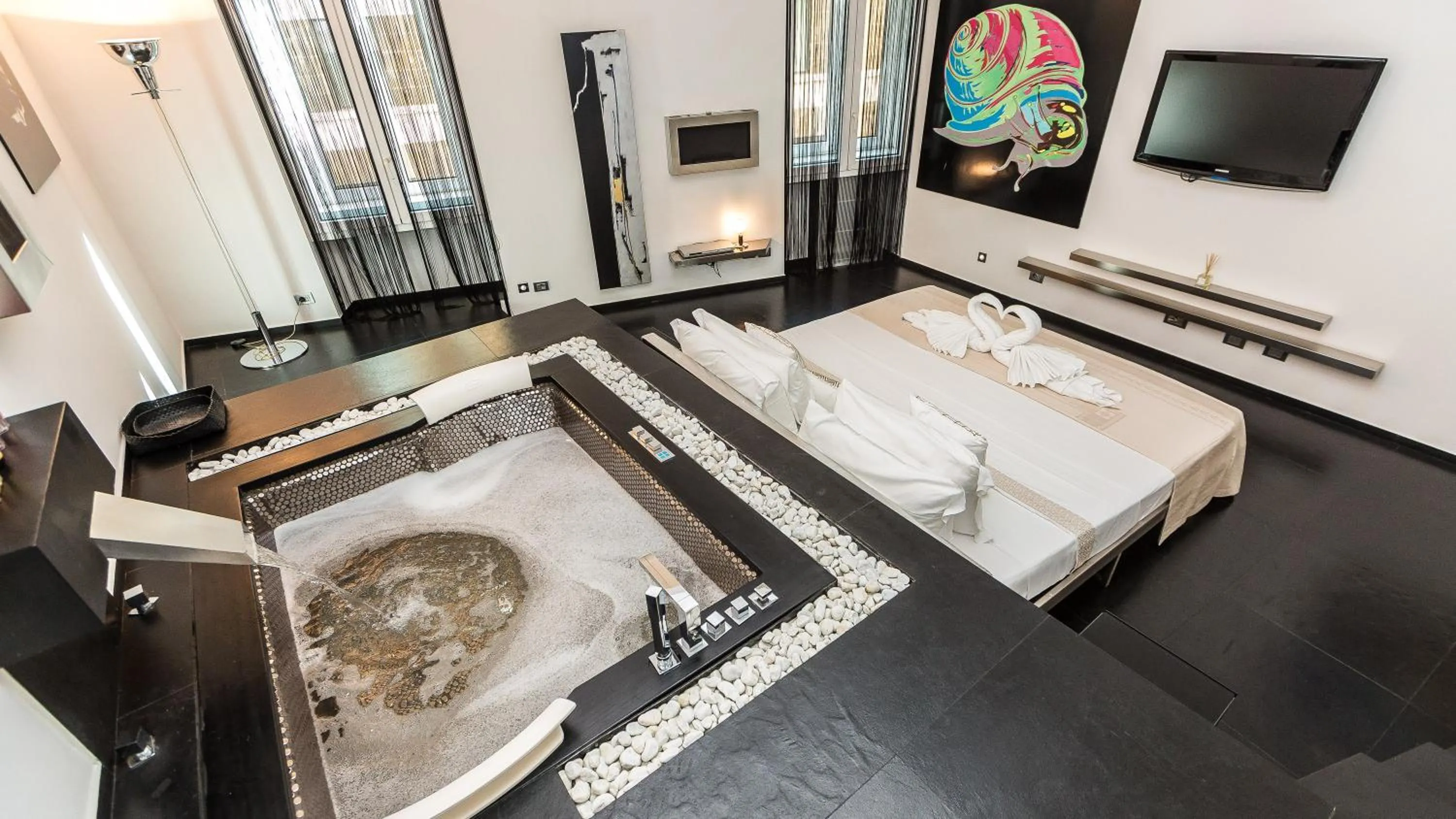 Hot Tub, Bed in Rental in Rome Cosmopolitan hi-tech