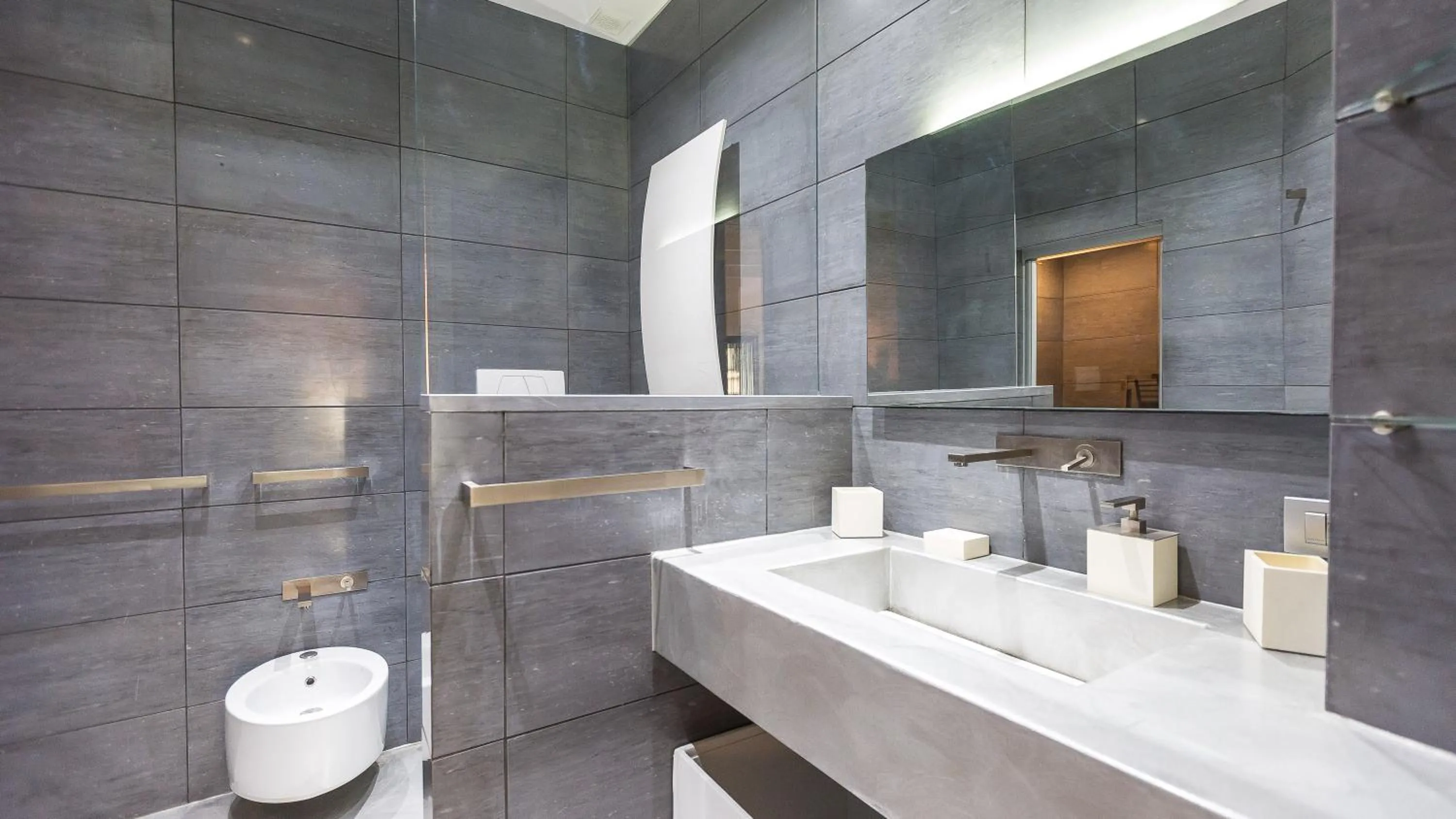 Bathroom in Rental in Rome Cosmopolitan hi-tech