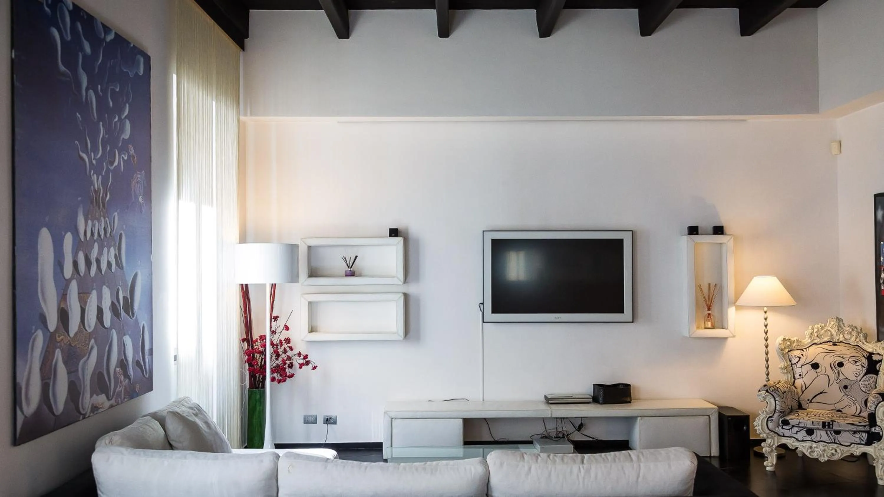 Living room in Rental in Rome Cosmopolitan hi-tech