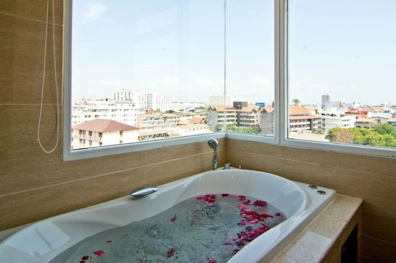 Hot Tub in LK Royal Wing