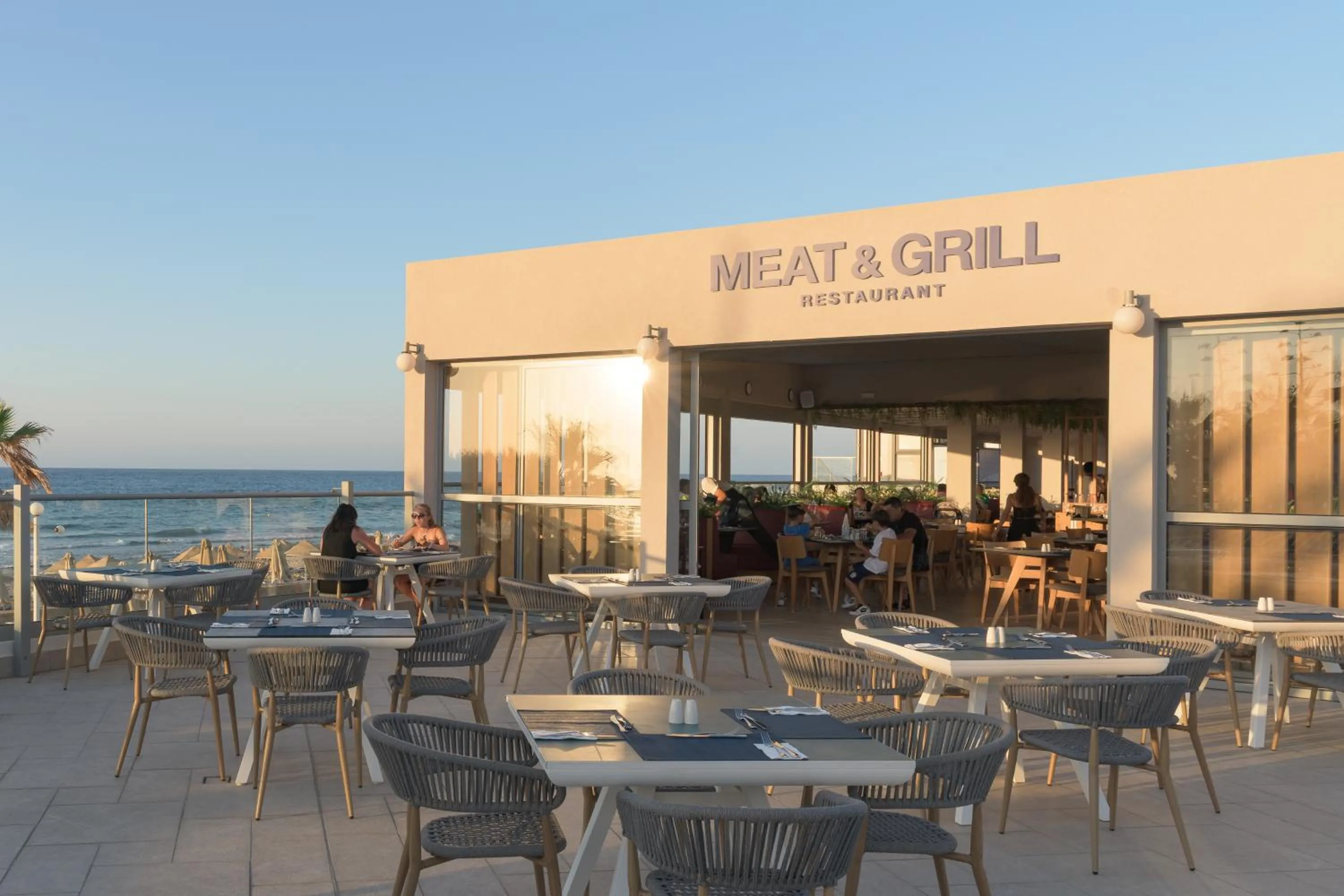 Restaurant/places to eat in Lyttos Beach