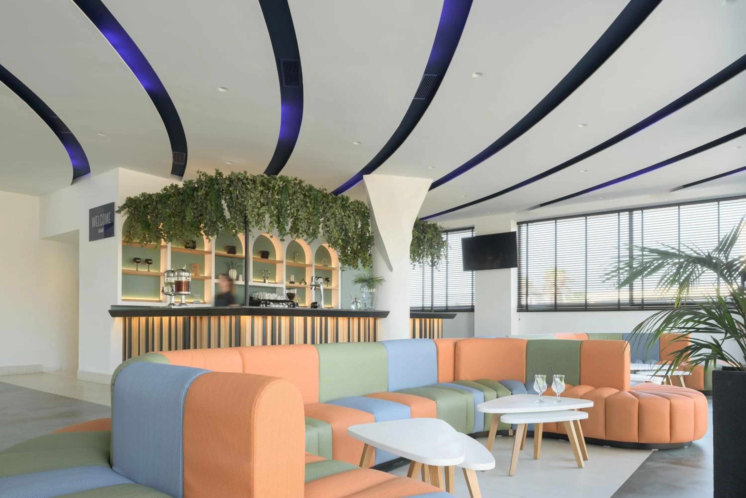 Restaurant/places to eat in Lyttos Beach