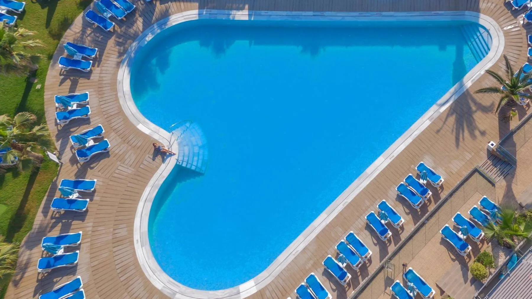 Swimming pool in Lyttos Beach