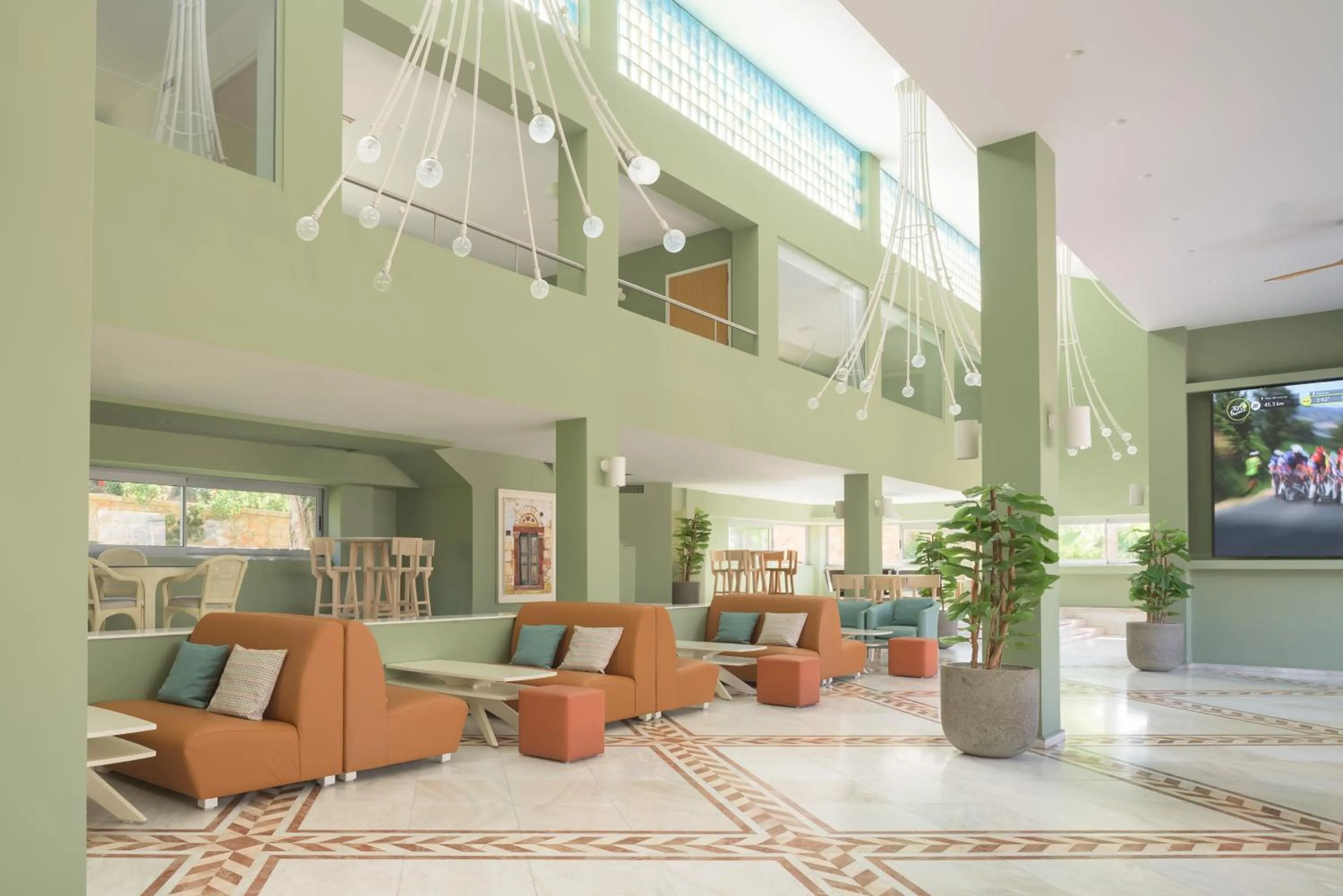 Restaurant/places to eat in Lyttos Beach