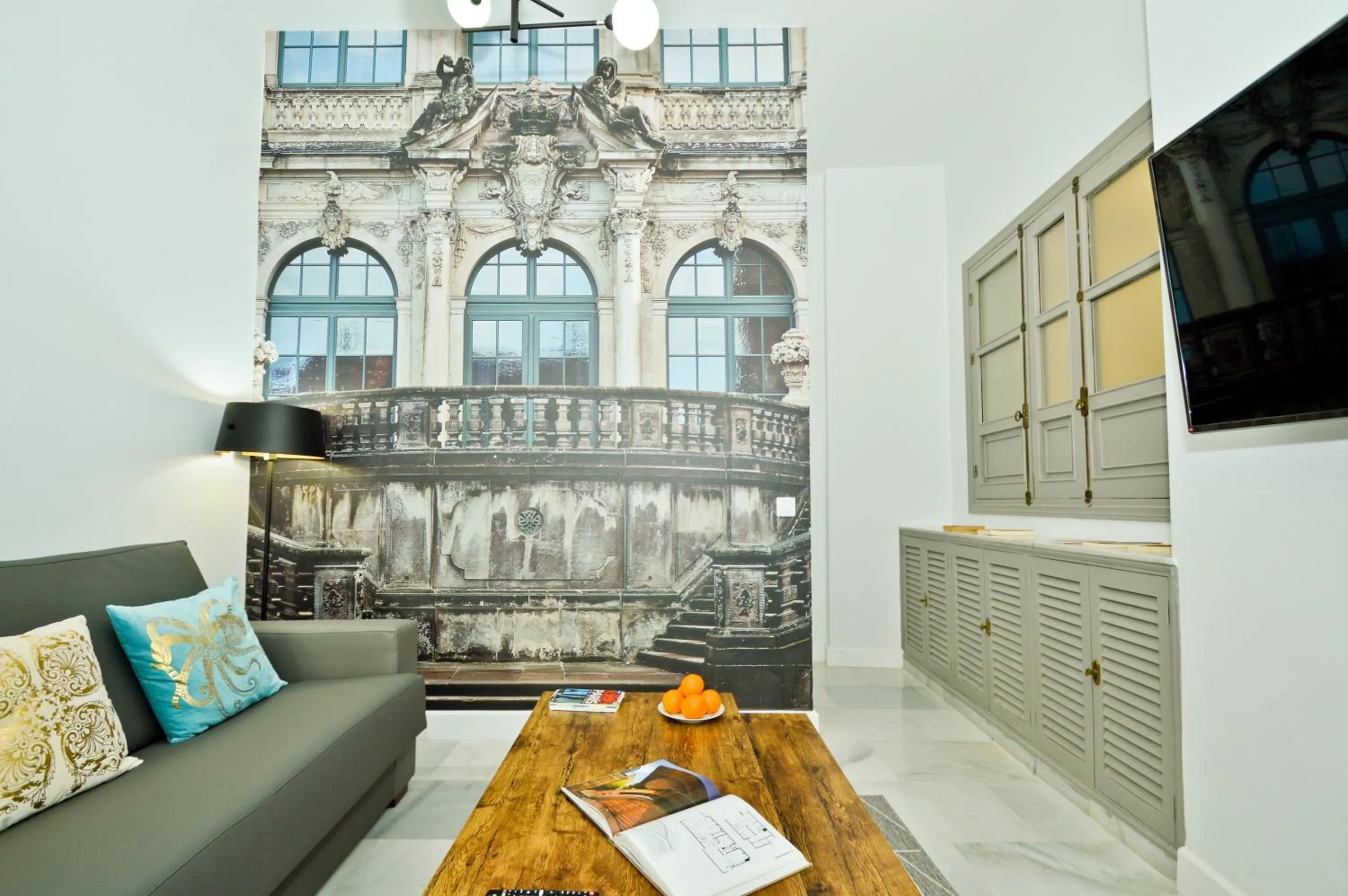 Communal lounge/ TV room in NineSuites