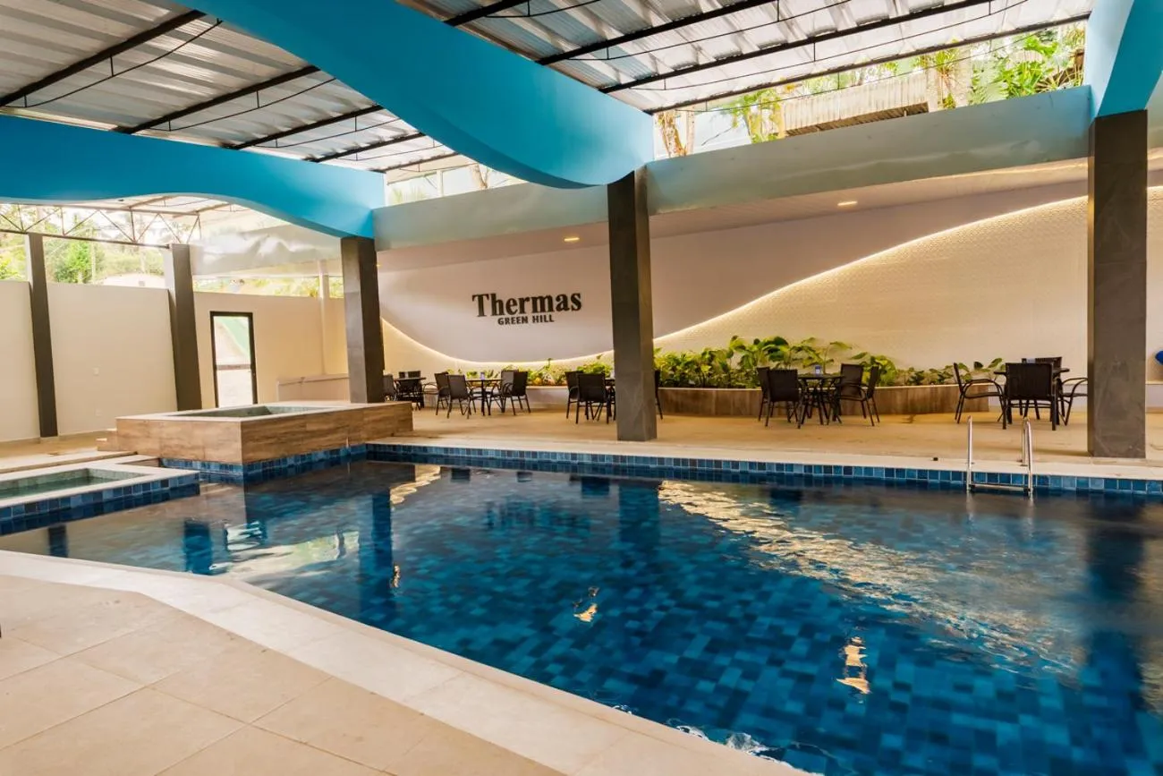 Swimming pool in Hotel Green Hill