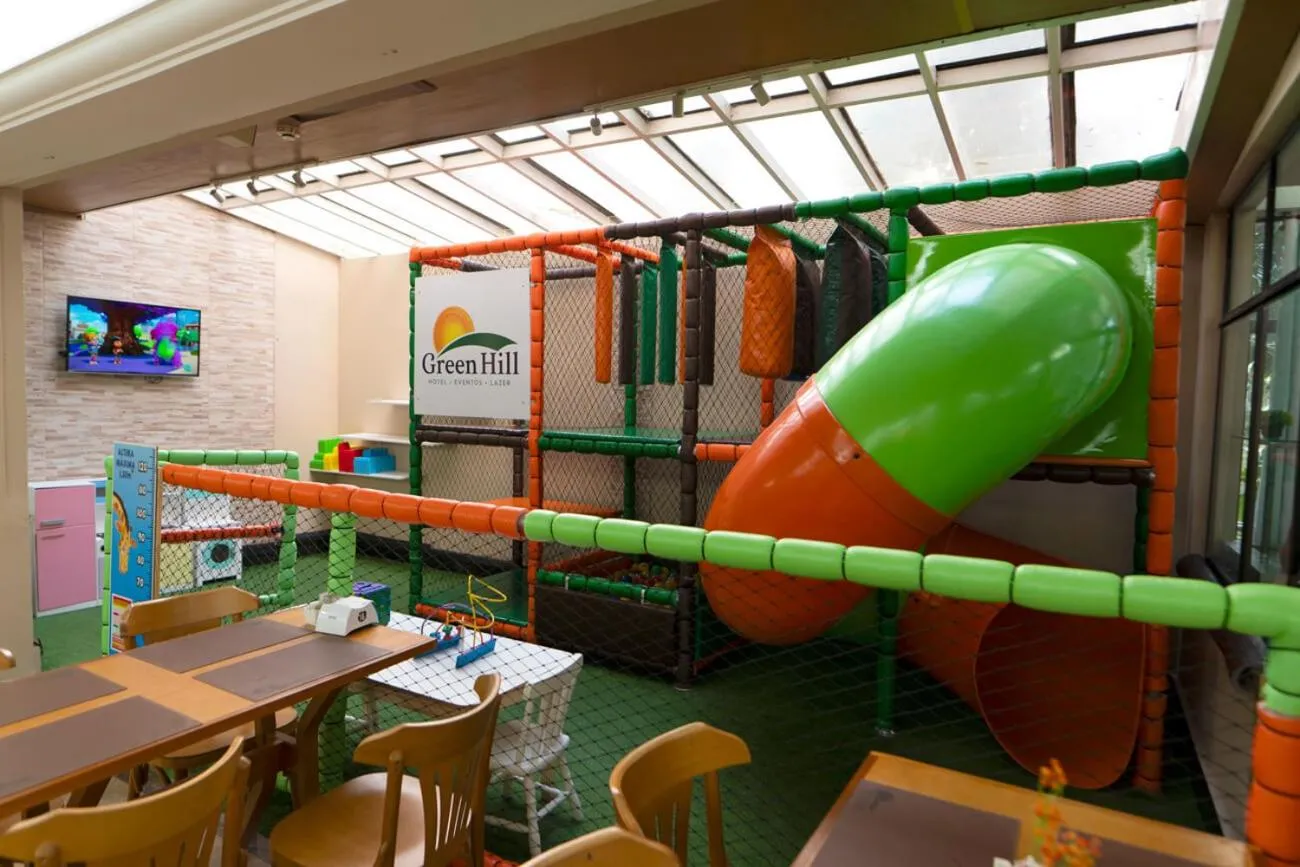 Restaurant/places to eat in Hotel Green Hill