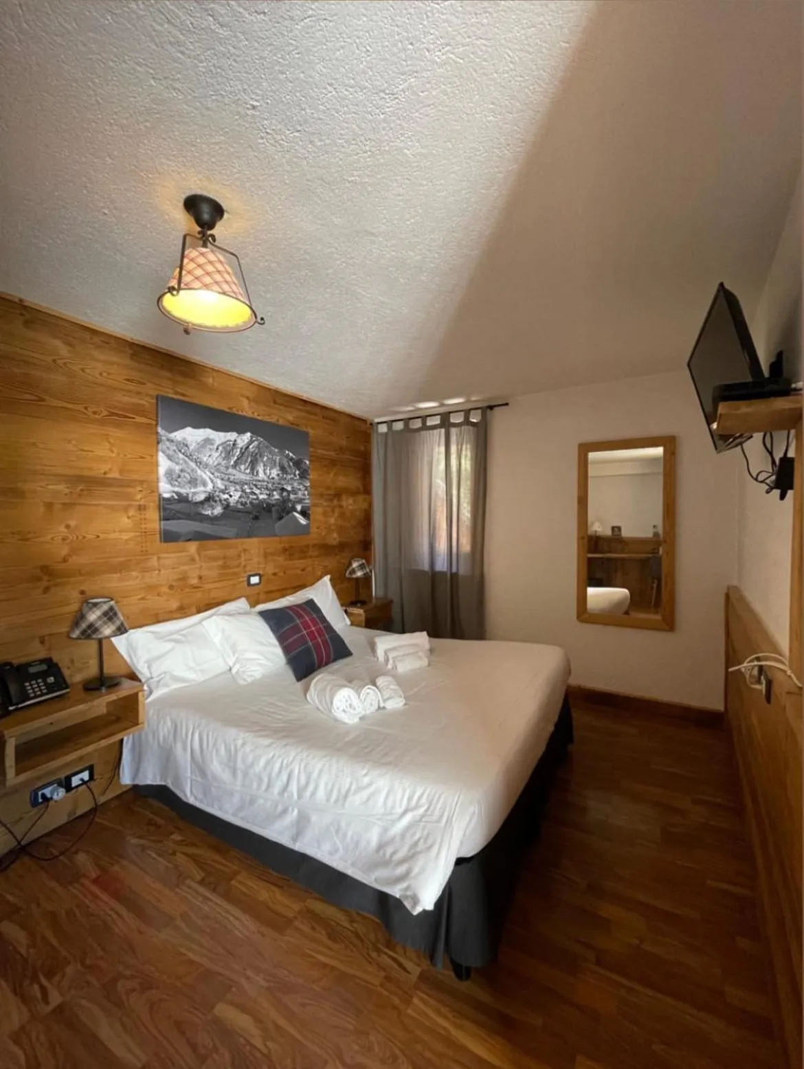 Bedroom, Bed in Hotel Coeur Du Village