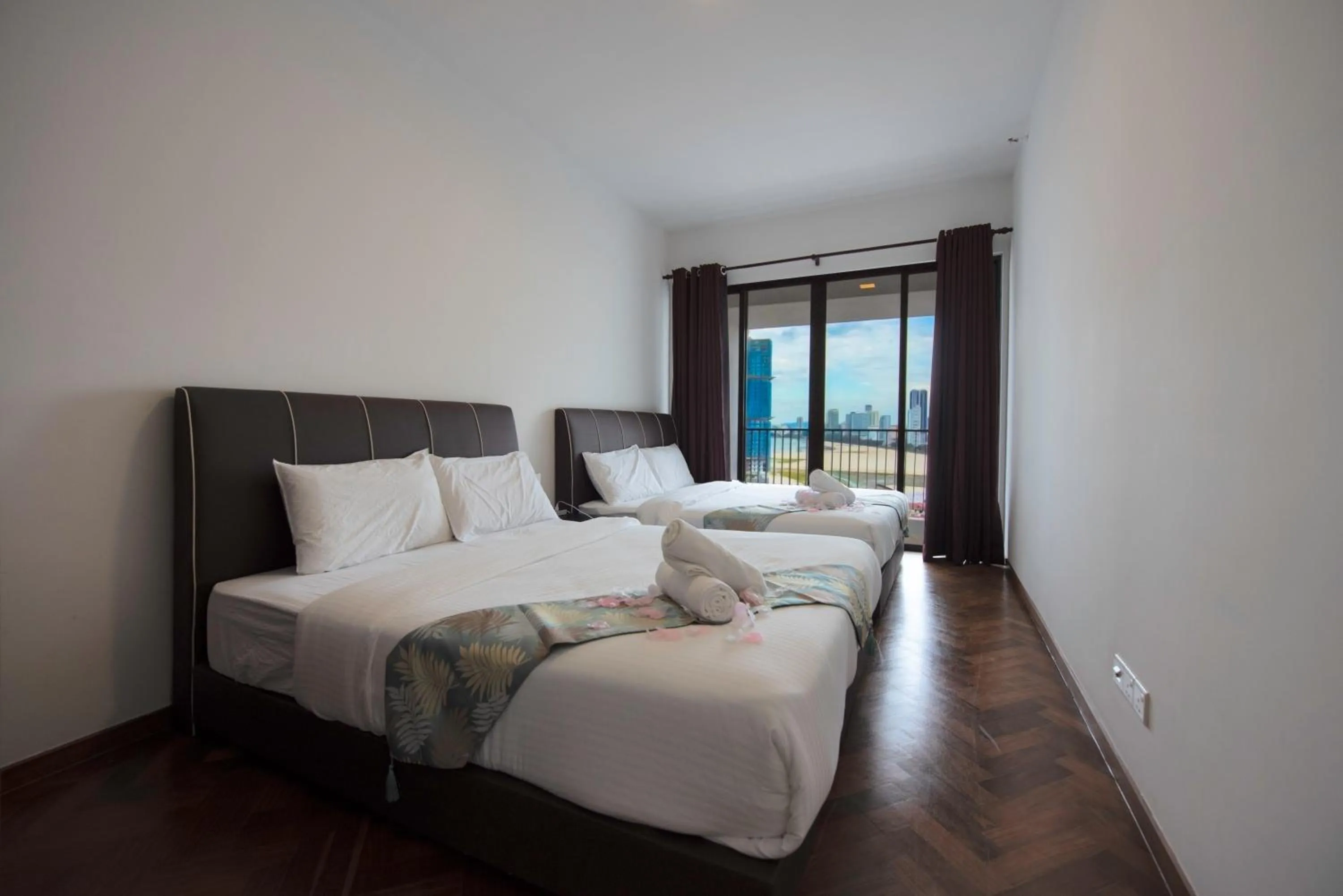 Balcony/Terrace, Bed in The Landmark by Katana