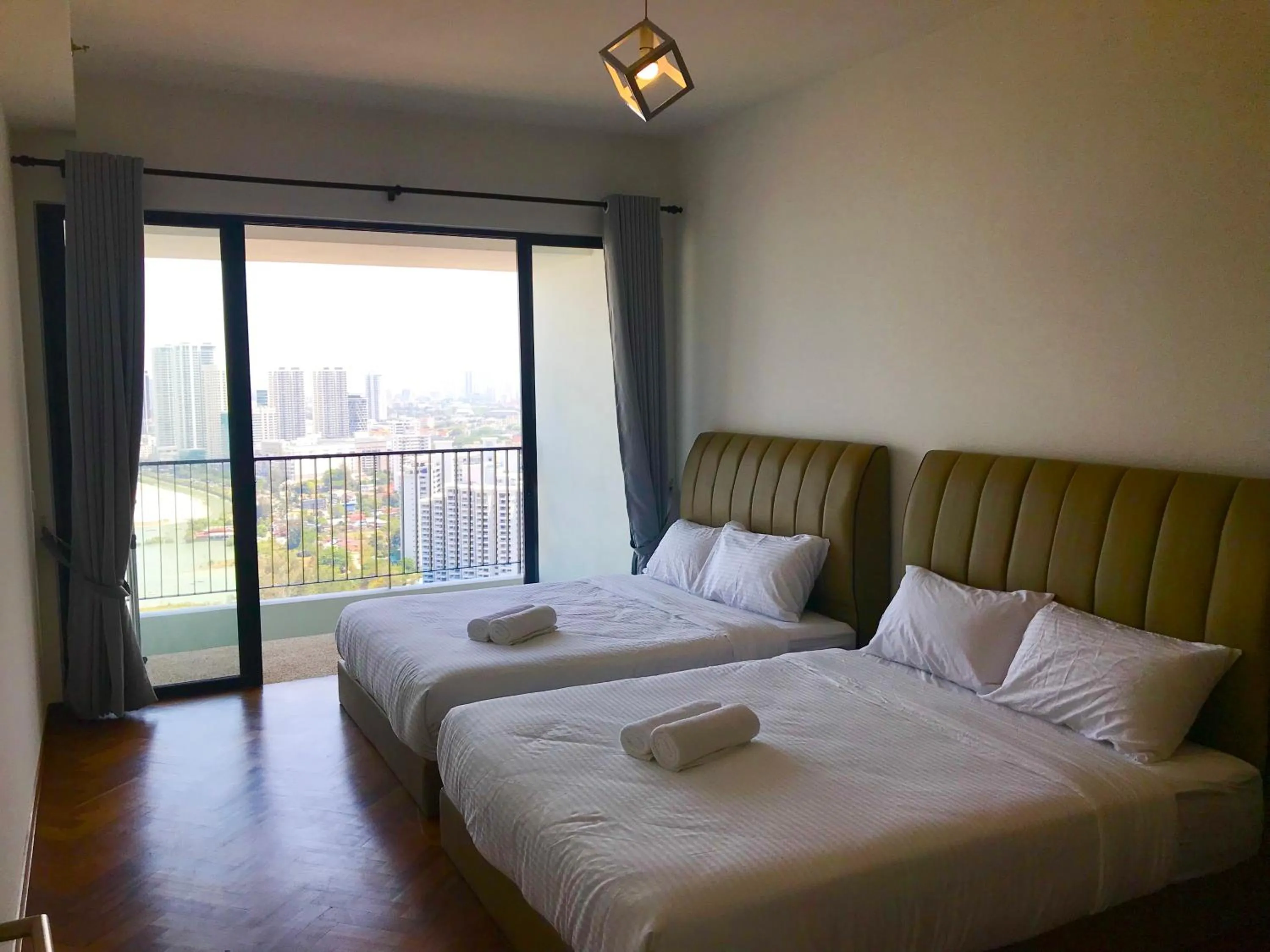 Balcony/Terrace, Bed in The Landmark by Katana