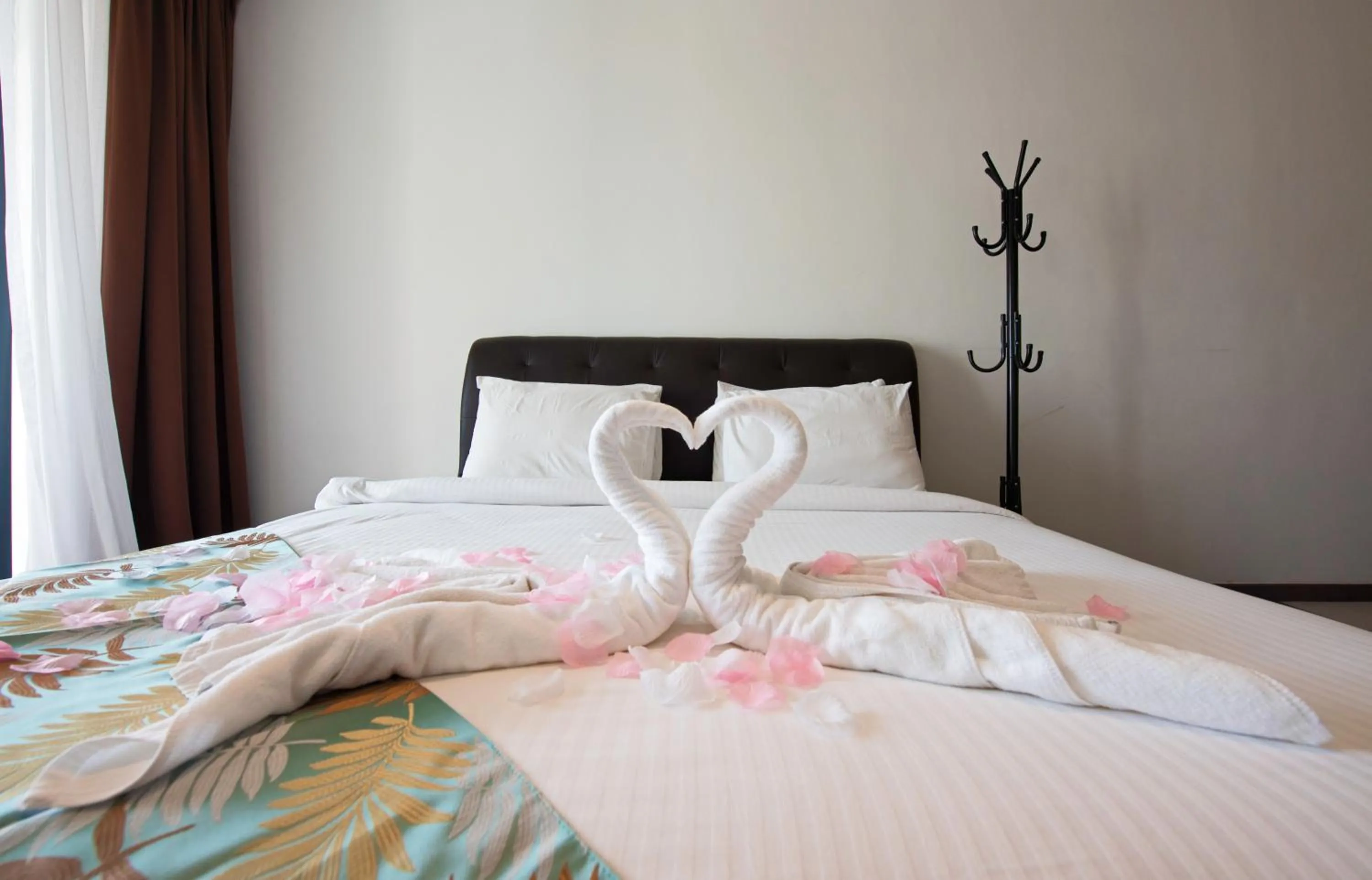 Bed in The Landmark by Katana