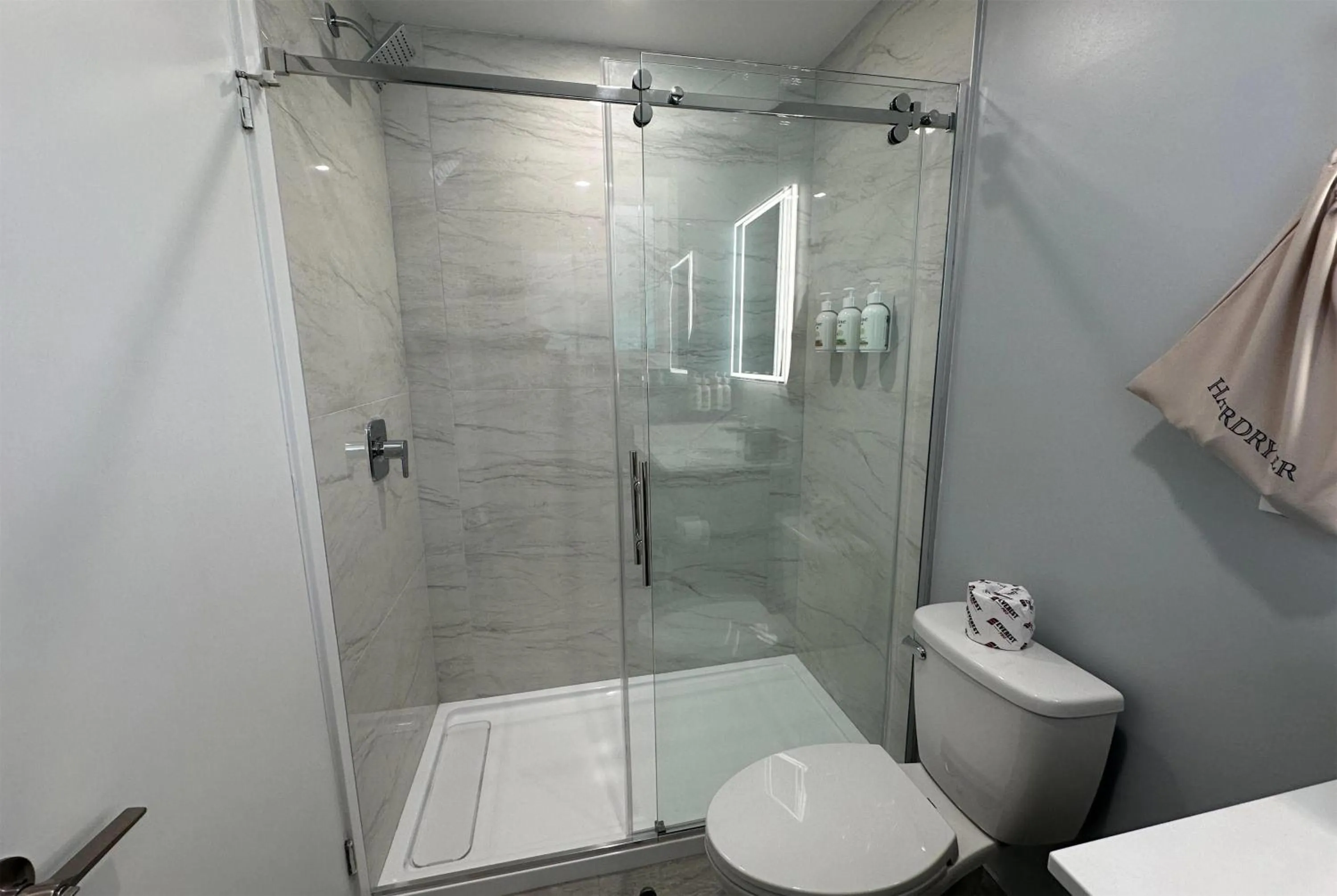 Bathroom in Travelodge by Wyndham Bracebridge