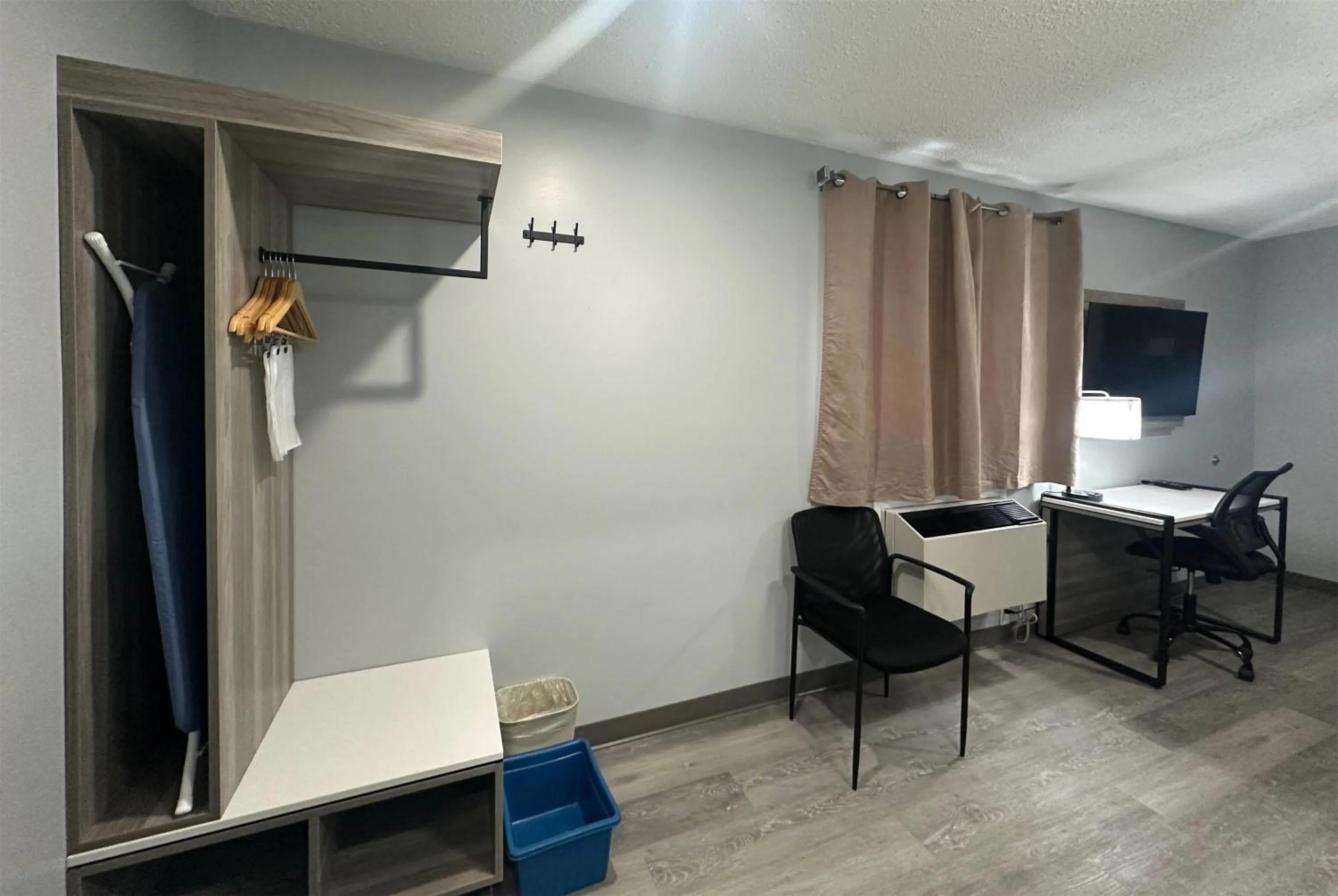 Photo of the whole room in Travelodge by Wyndham Bracebridge