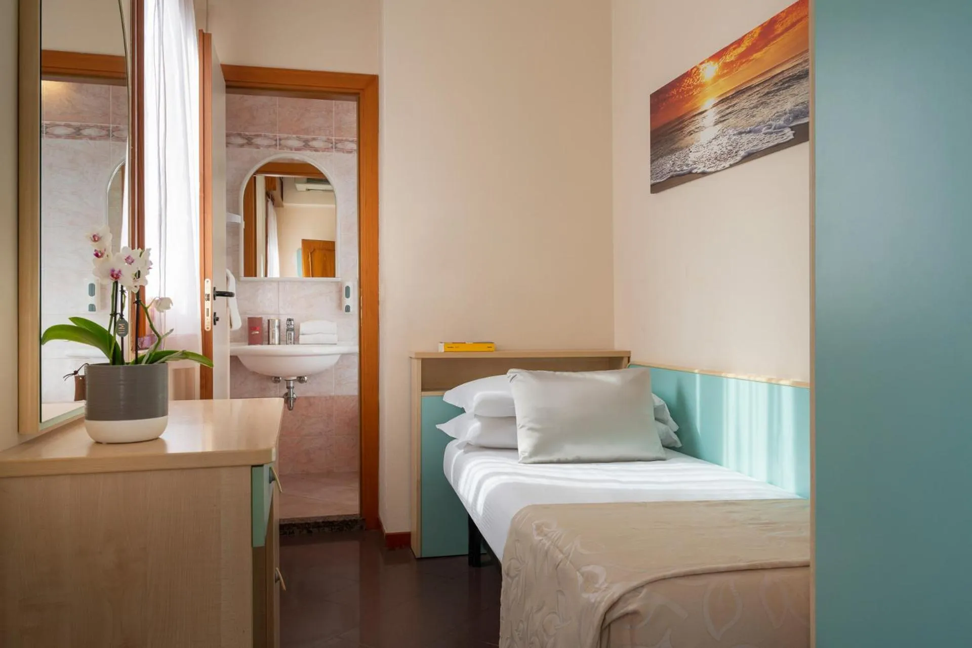 Shower, Bed in Albergo Ristorante Pozzi
