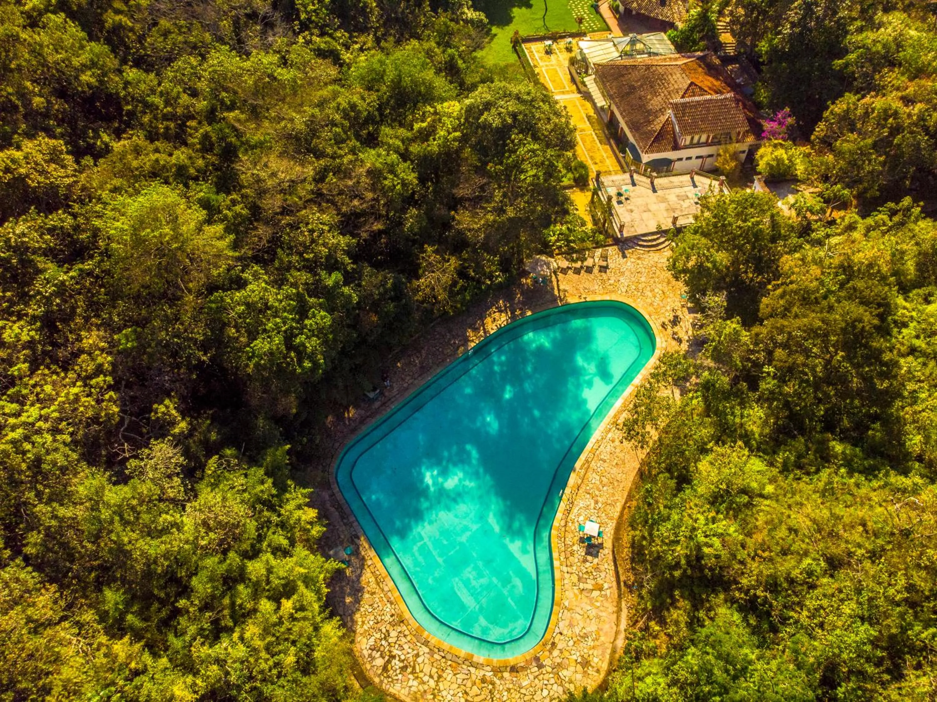 Swimming pool in Pousada Candonga da Serra