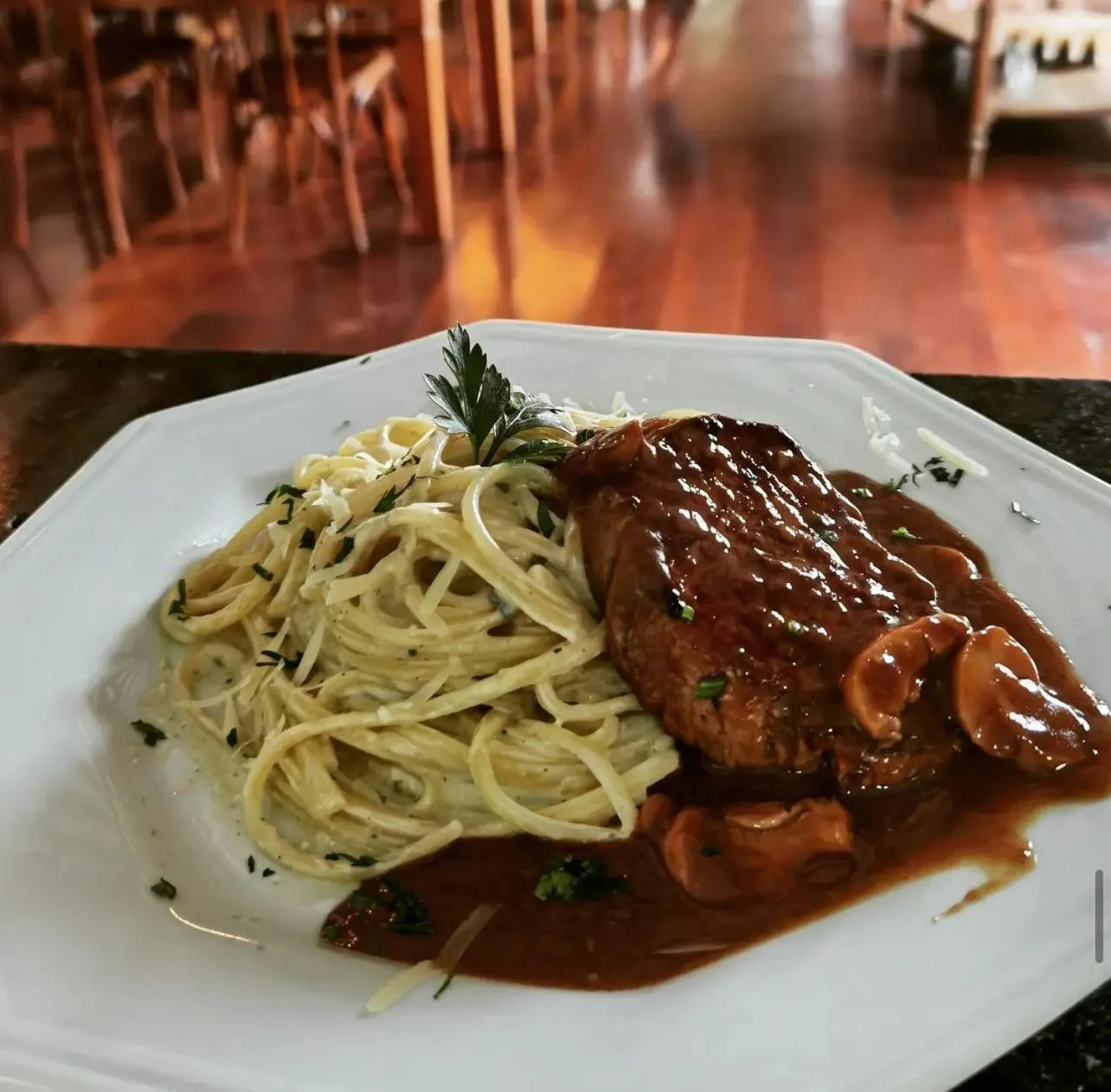 Restaurant/places to eat in Pousada Candonga da Serra