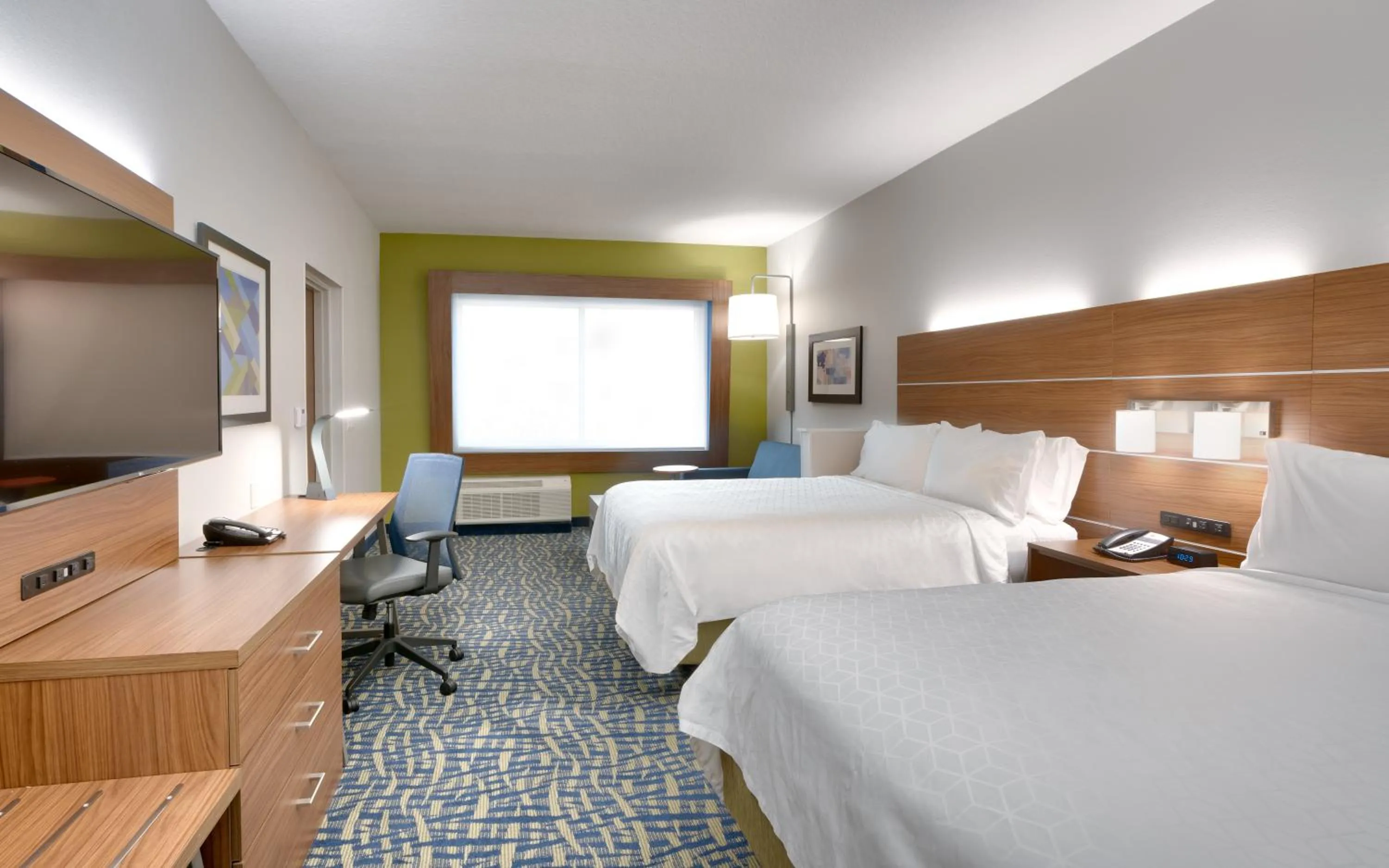 Photo of the whole room, Bed in Holiday Inn Express & Suites - Gainesville I-75 by IHG