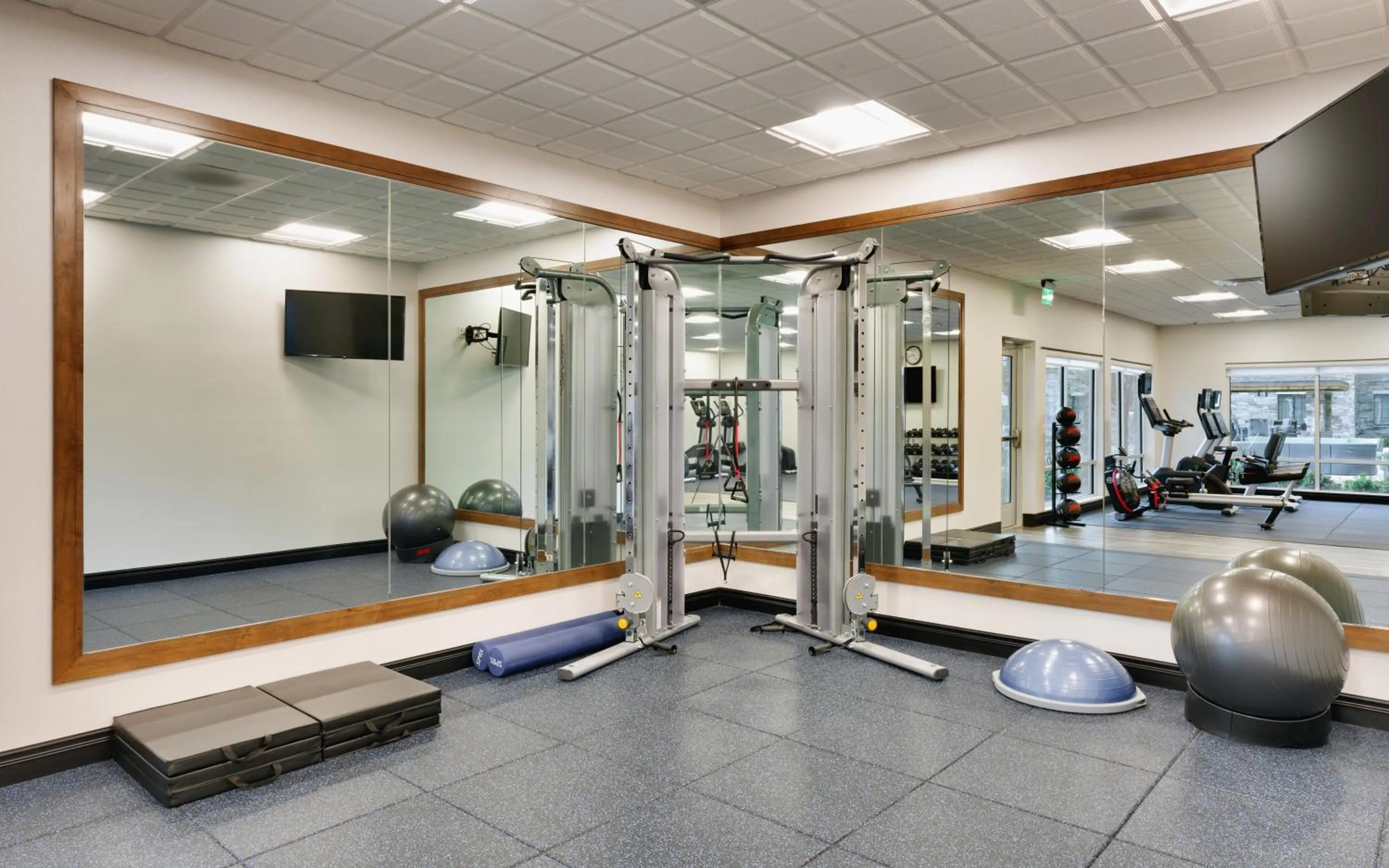 Fitness centre/facilities in Holiday Inn Express & Suites - Gainesville I-75 by IHG