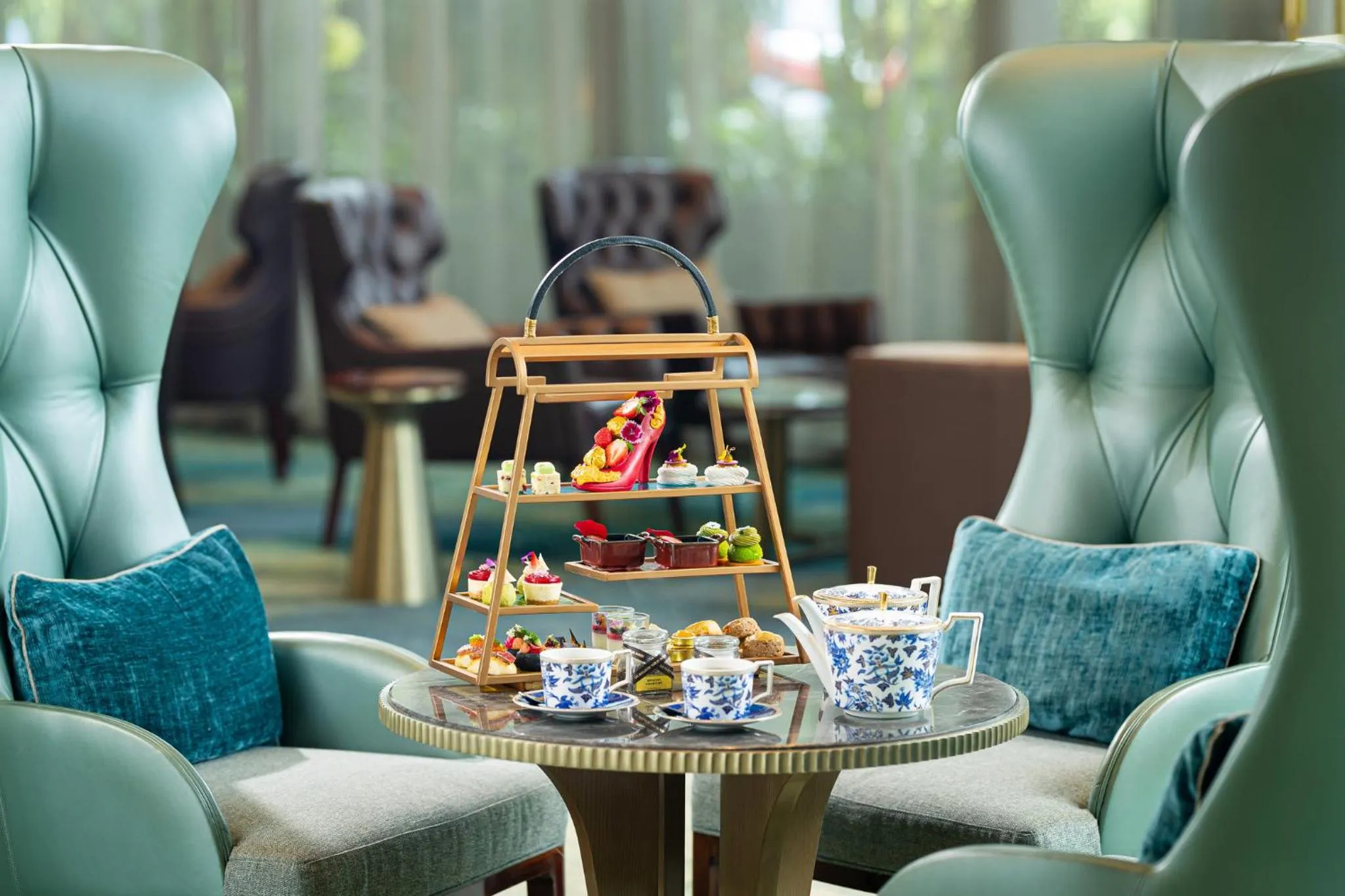 Lounge or bar in InterContinental Hotels Jakarta Pondok Indah by IHG