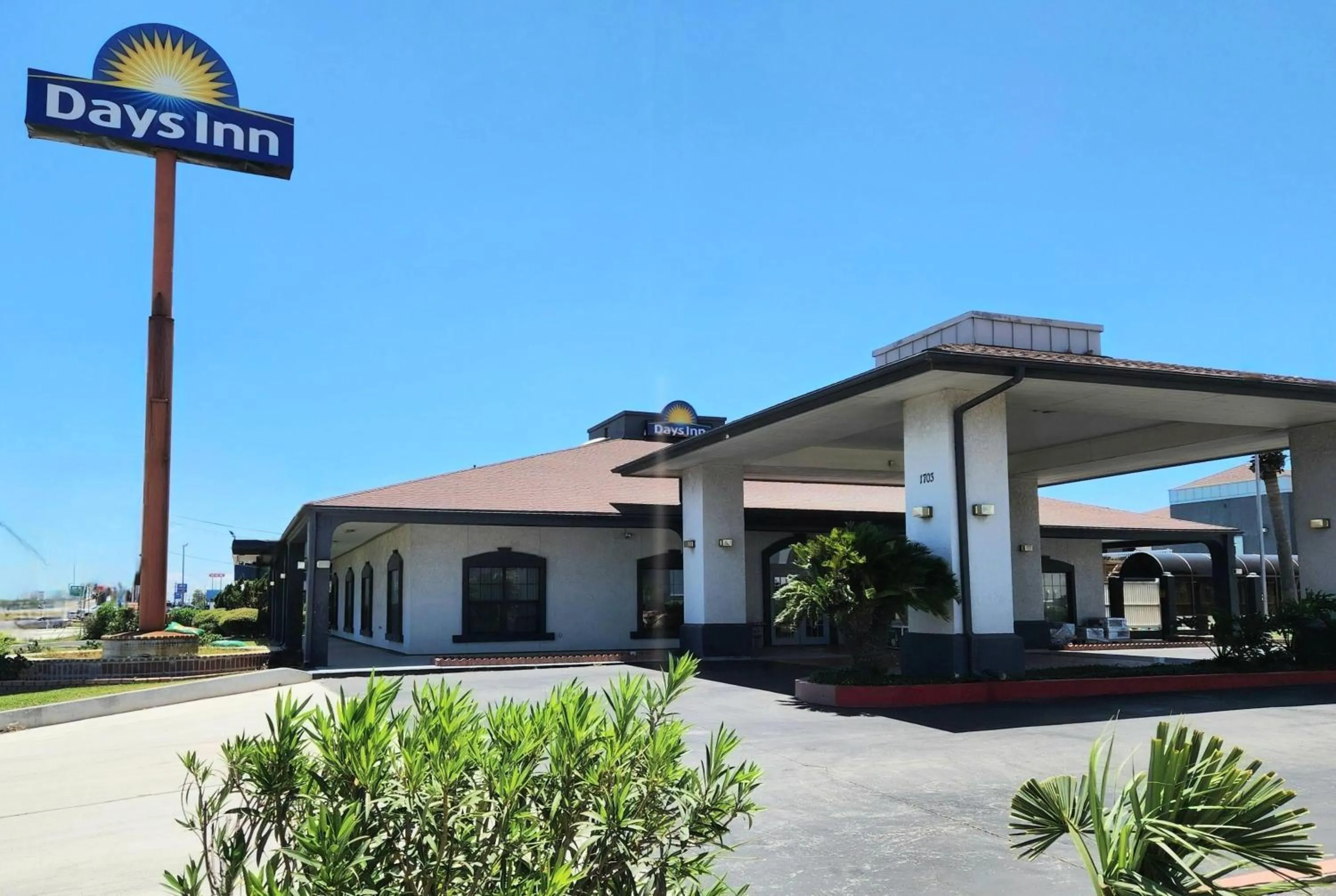 Property building in Days Inn by Wyndham Portland/Corpus Christi